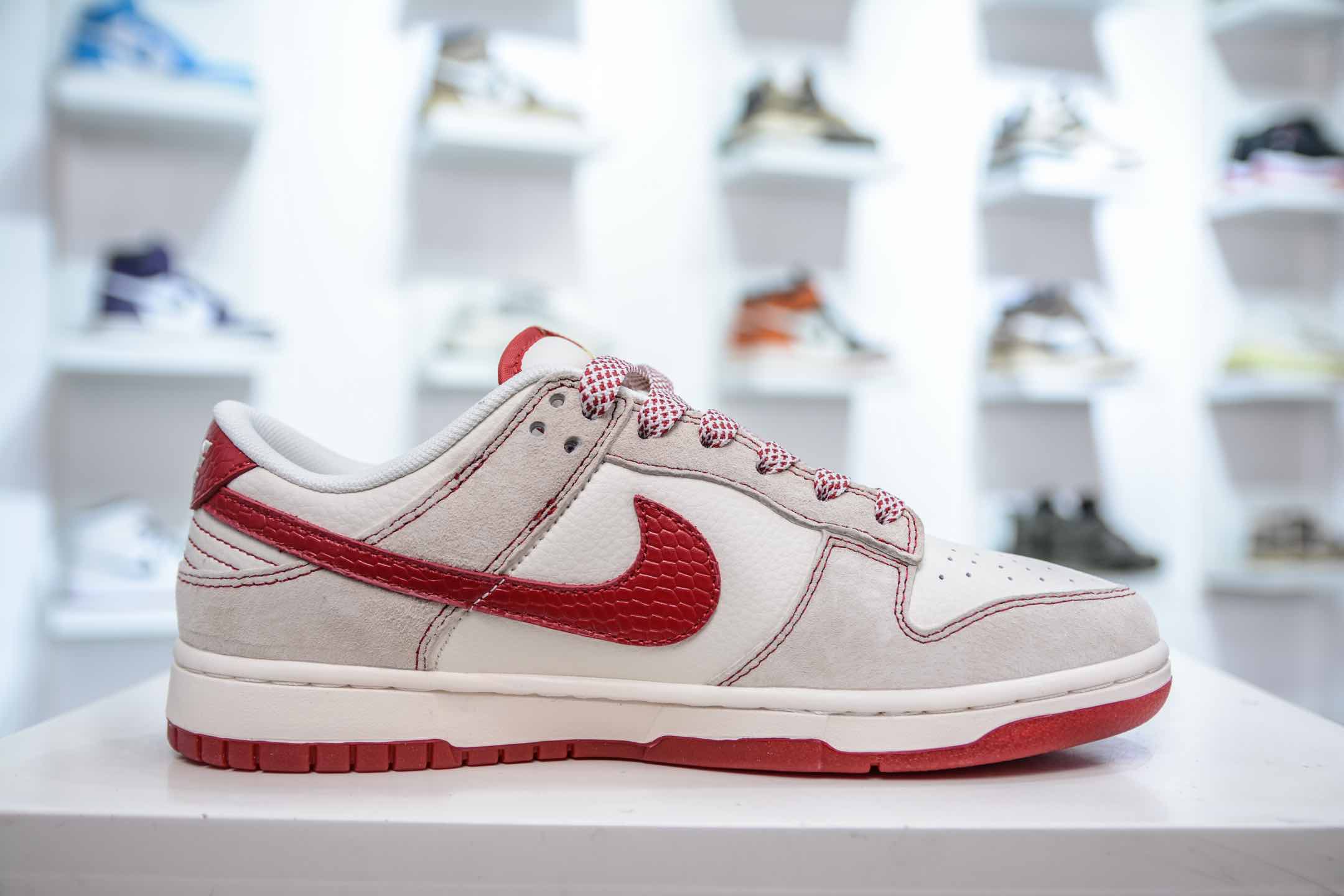 Nike SB Dunk Low x Supreme SUP蛇年限定 米白红   HH7518-029