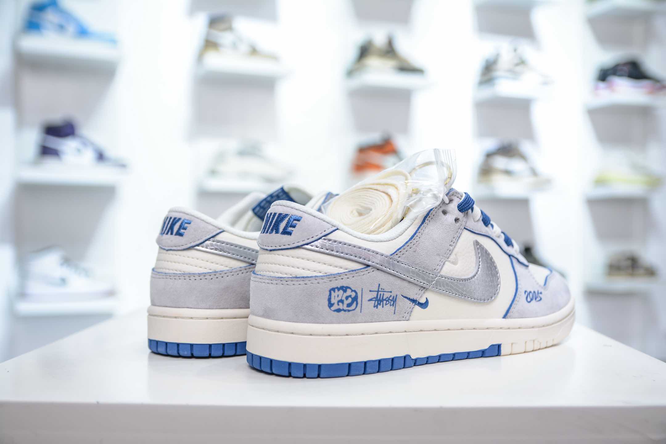 Nike SB Dunk Low x Stussy 斯图西蛇年限定-白灰蓝  DM6868-010