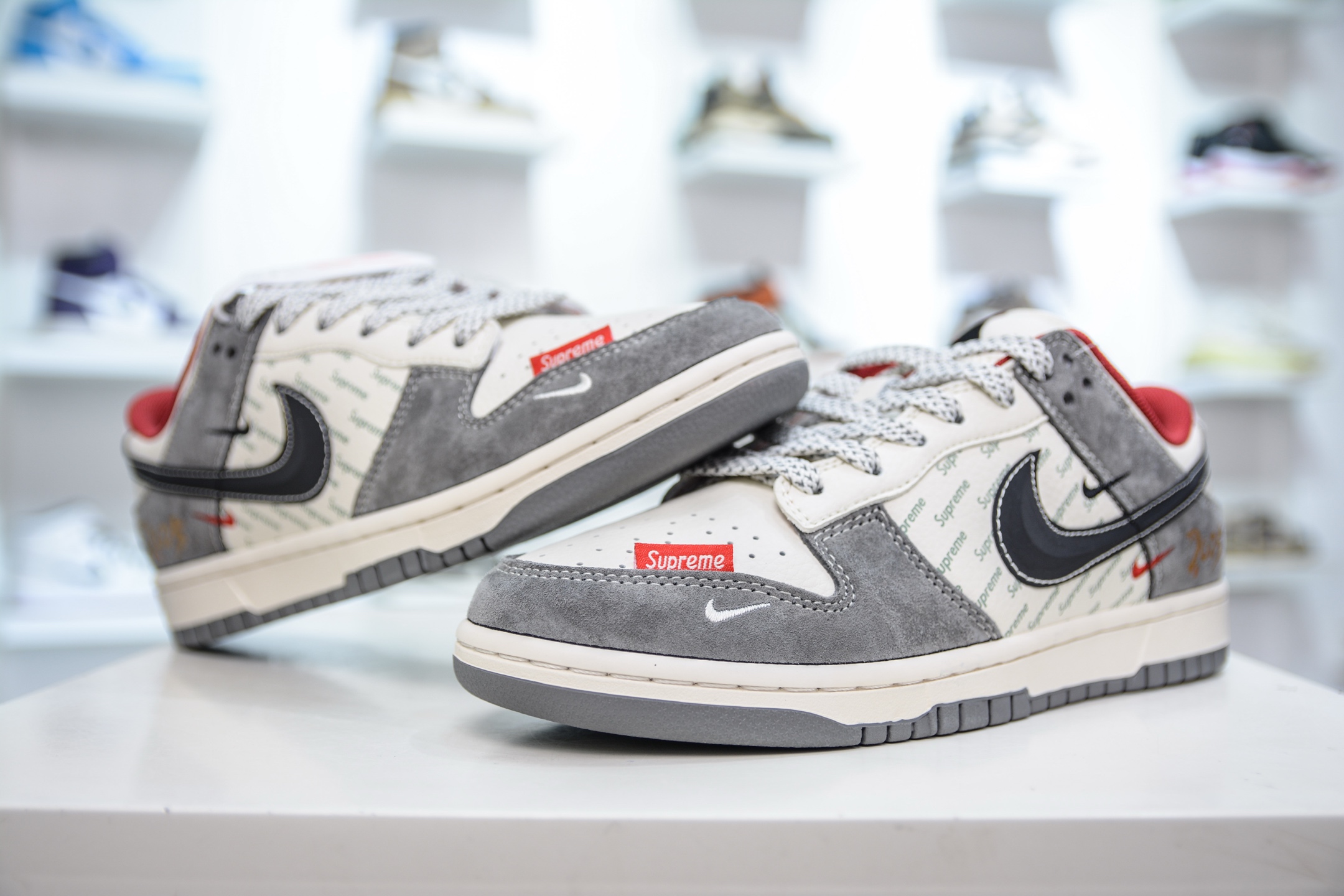 Nike SB Dunk Low x Supreme SUP蛇年限定 白灰红黑勾  FC1688-208