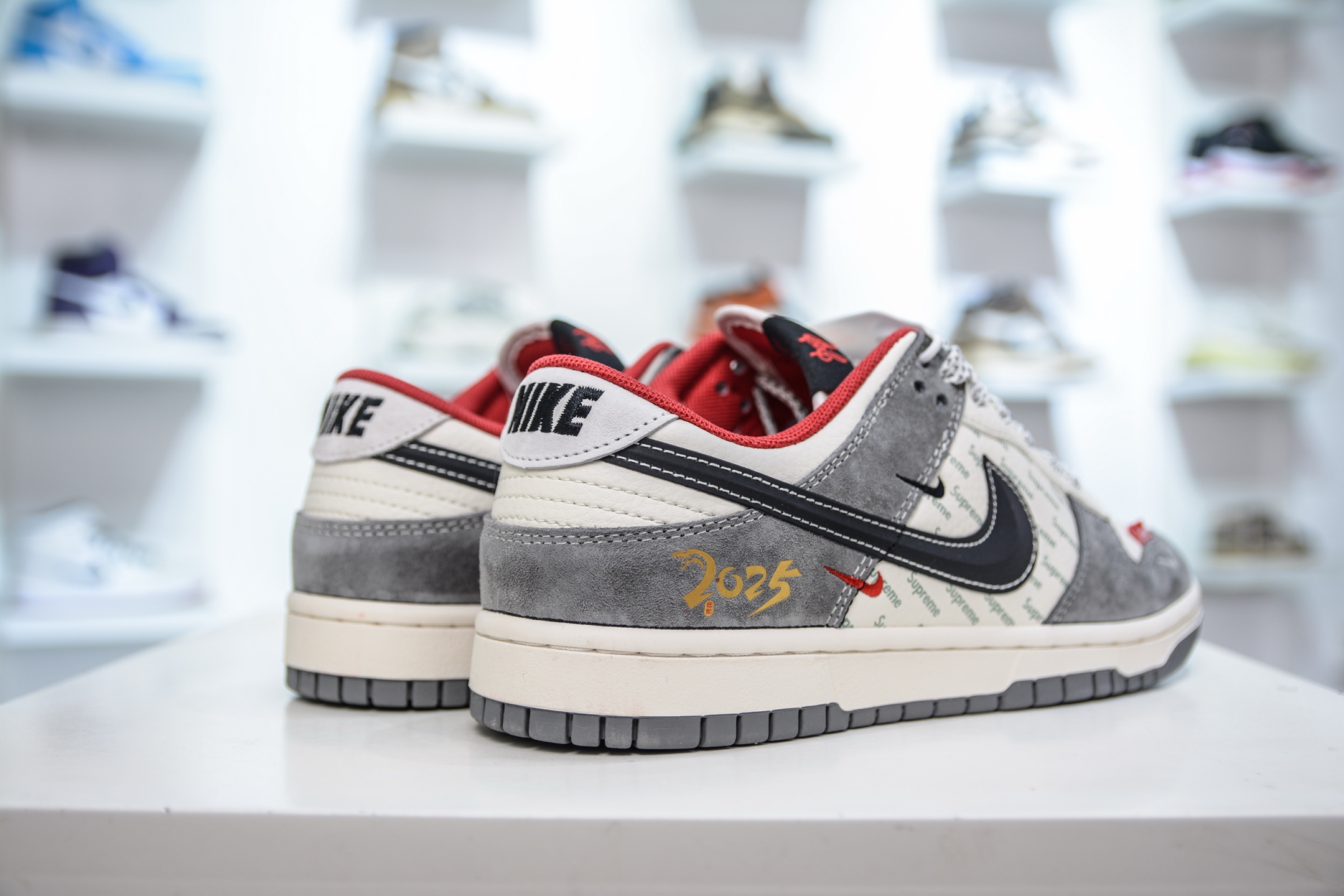 Nike SB Dunk Low x Supreme SUP蛇年限定 白灰红黑勾  FC1688-208