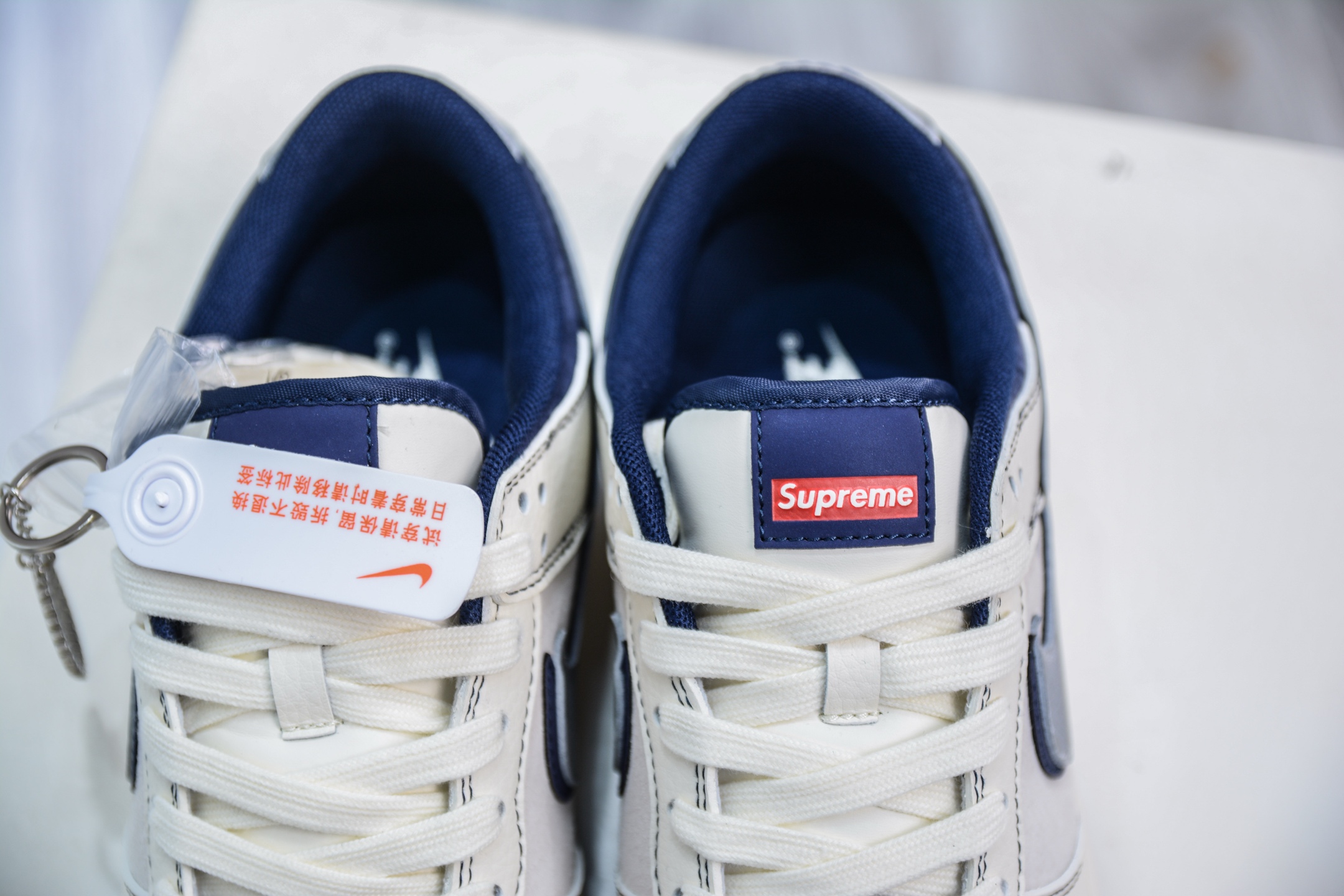 Nike SB Dunk Low x Supreme SUP联名-暗纹银蓝勾 DM6868-044