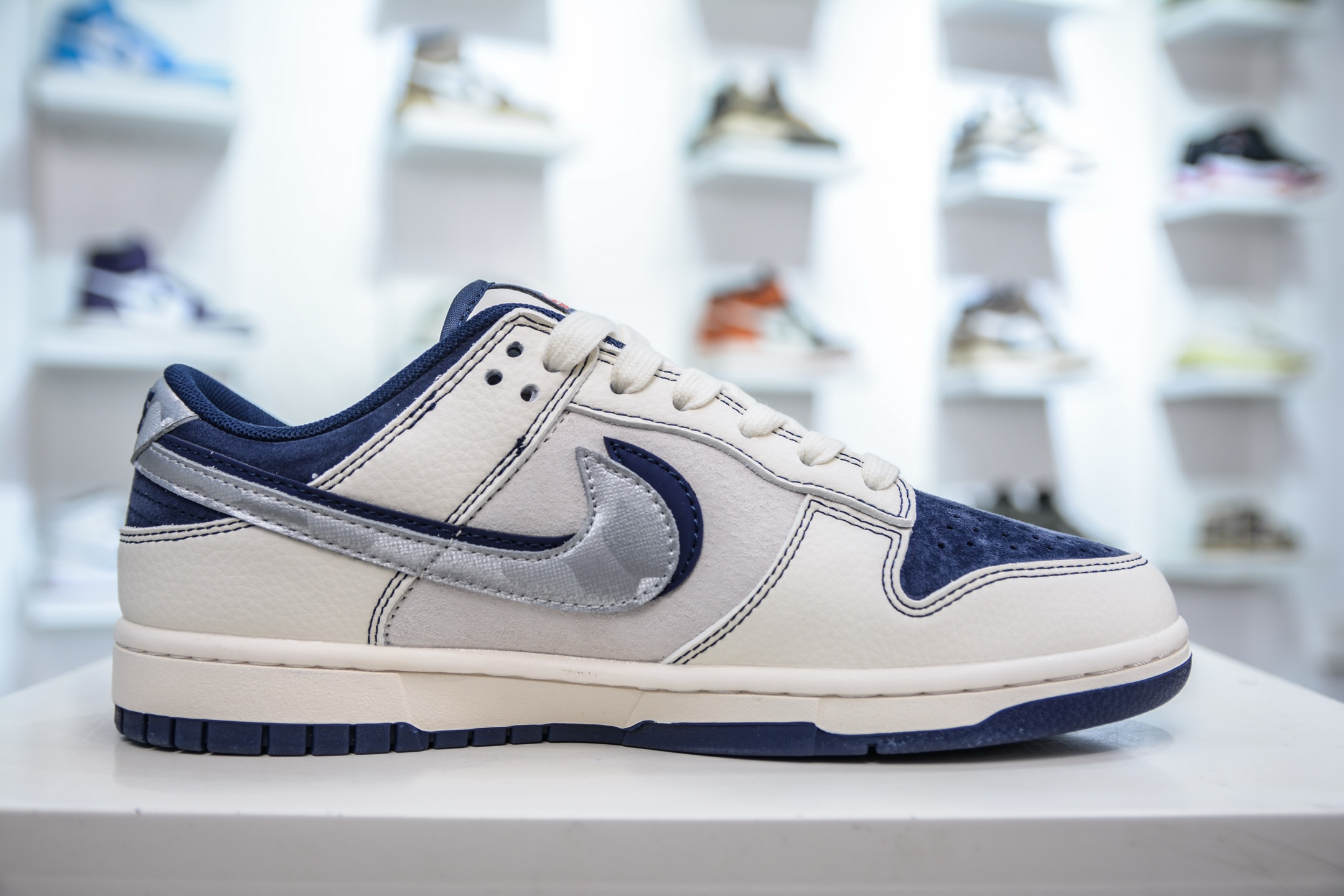 Nike SB Dunk Low x Supreme SUP联名-暗纹银蓝勾 DM6868-044