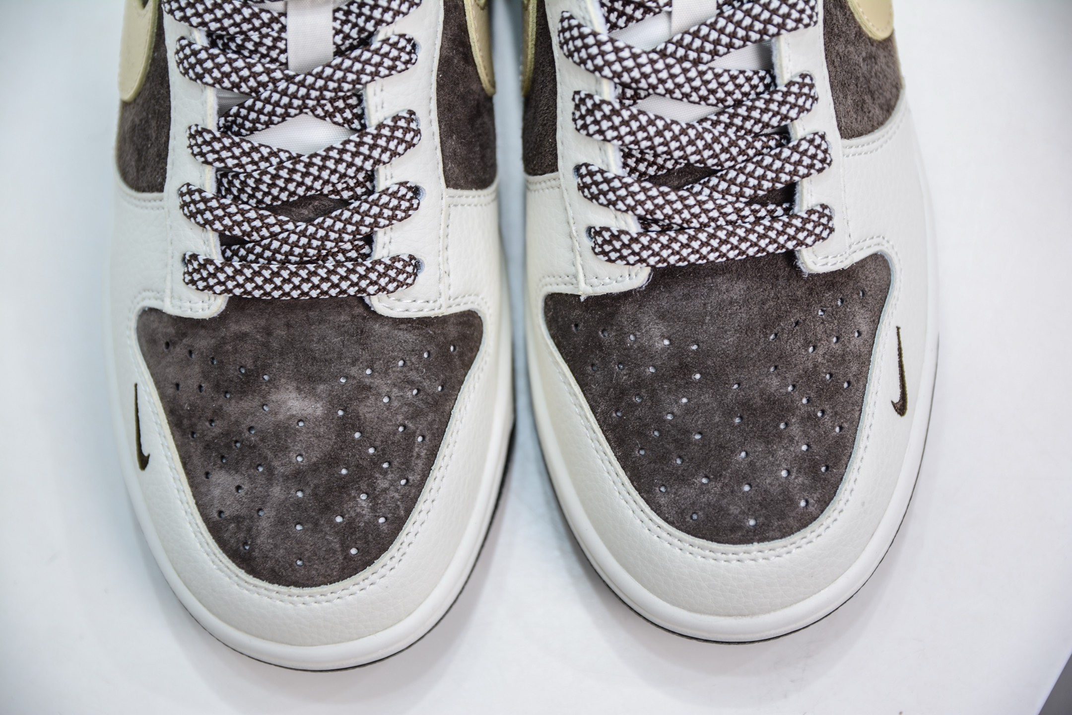 Nike Dunk Low x Undefeated UND联名-米棕卡其勾   DJ2024-089