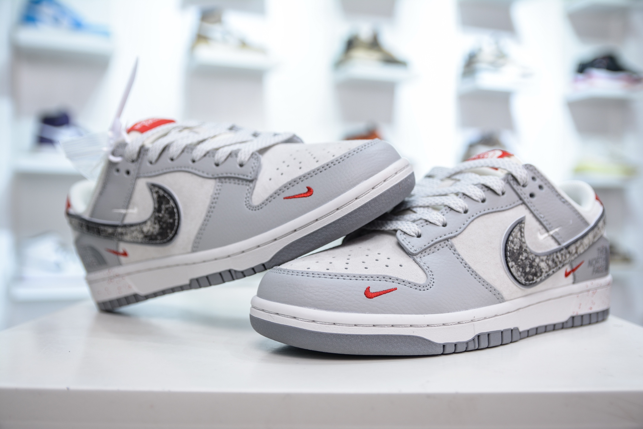 Nike SB Dunk Low x The North Face 蛇年限定 北面联名-猪八蛇鳞勾   DM6868-038