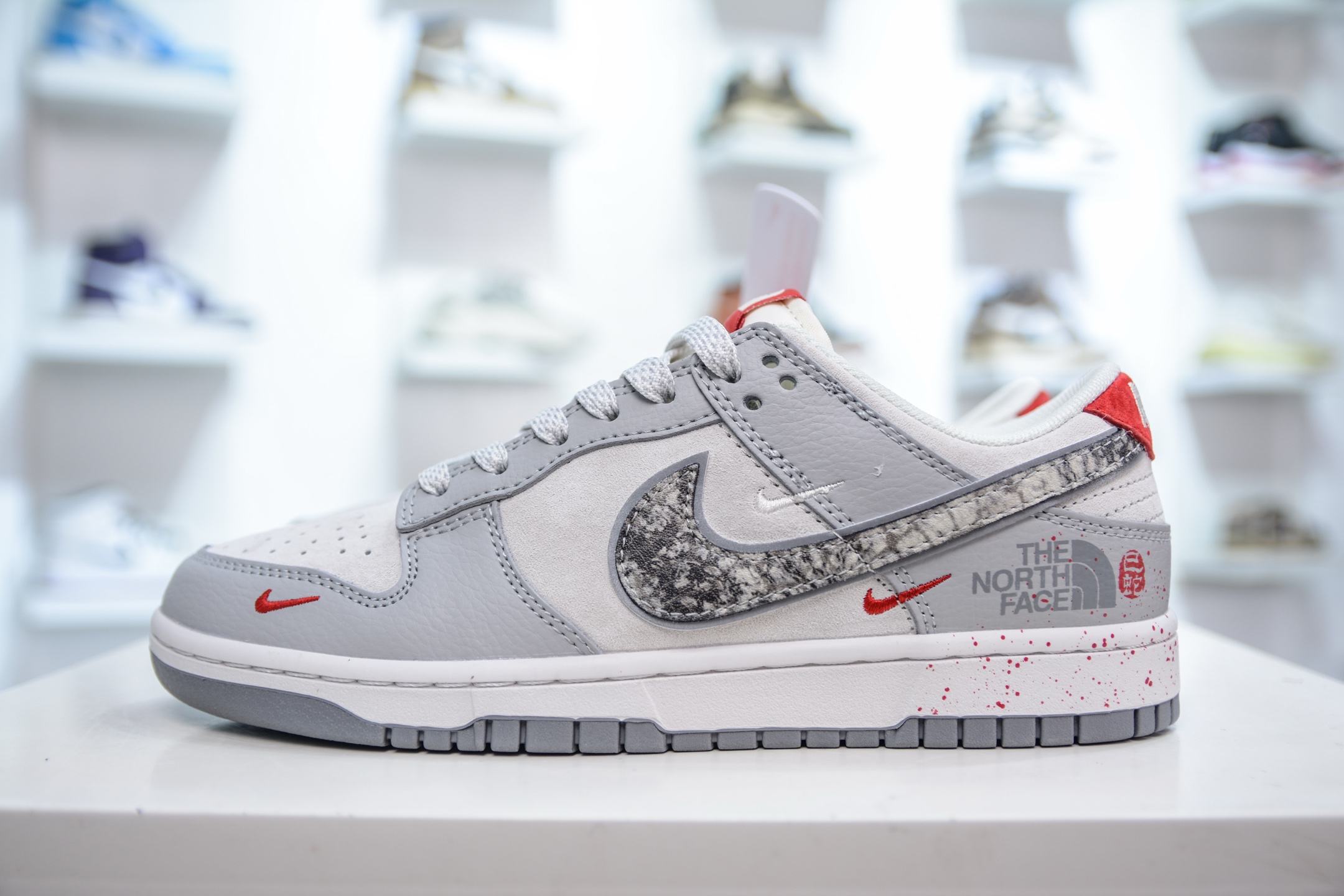 Nike SB Dunk Low x The North Face 蛇年限定 北面联名-猪八蛇鳞勾   DM6868-038