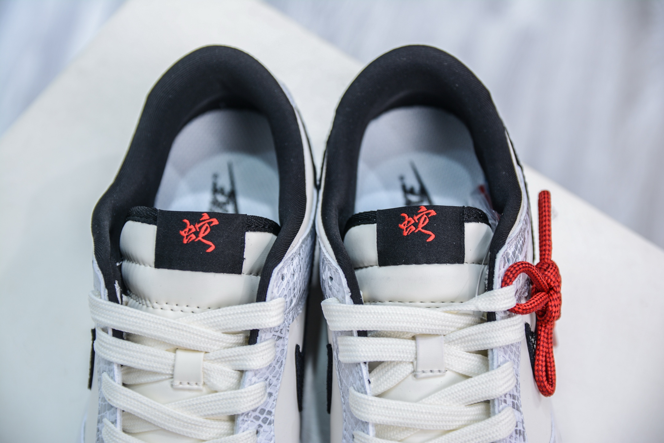 Supreme x Nike Dunk Low 蛇年限定 SUP联名-白蛇  AG3702-852