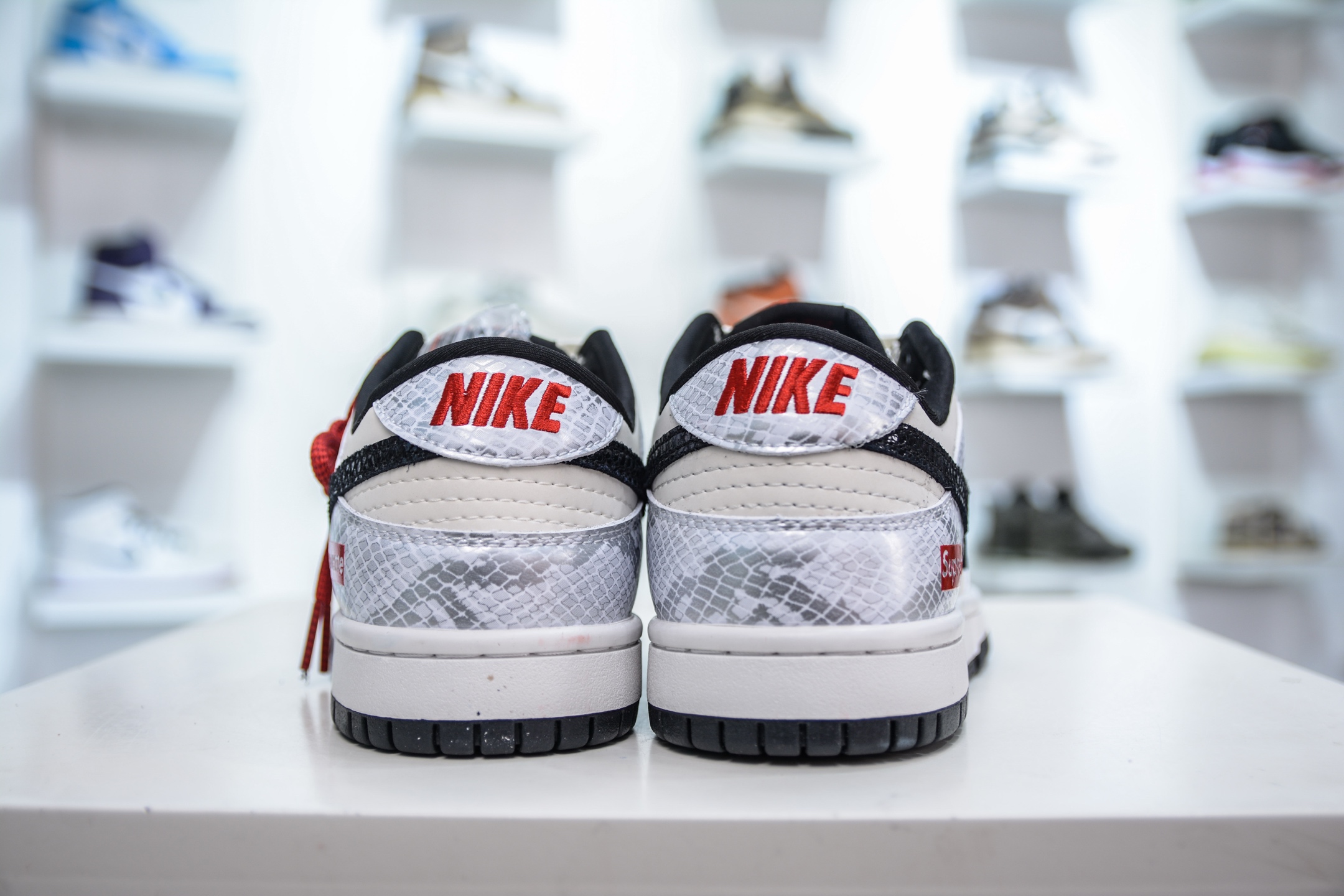 Supreme x Nike Dunk Low 蛇年限定 SUP联名-白蛇  AG3702-852