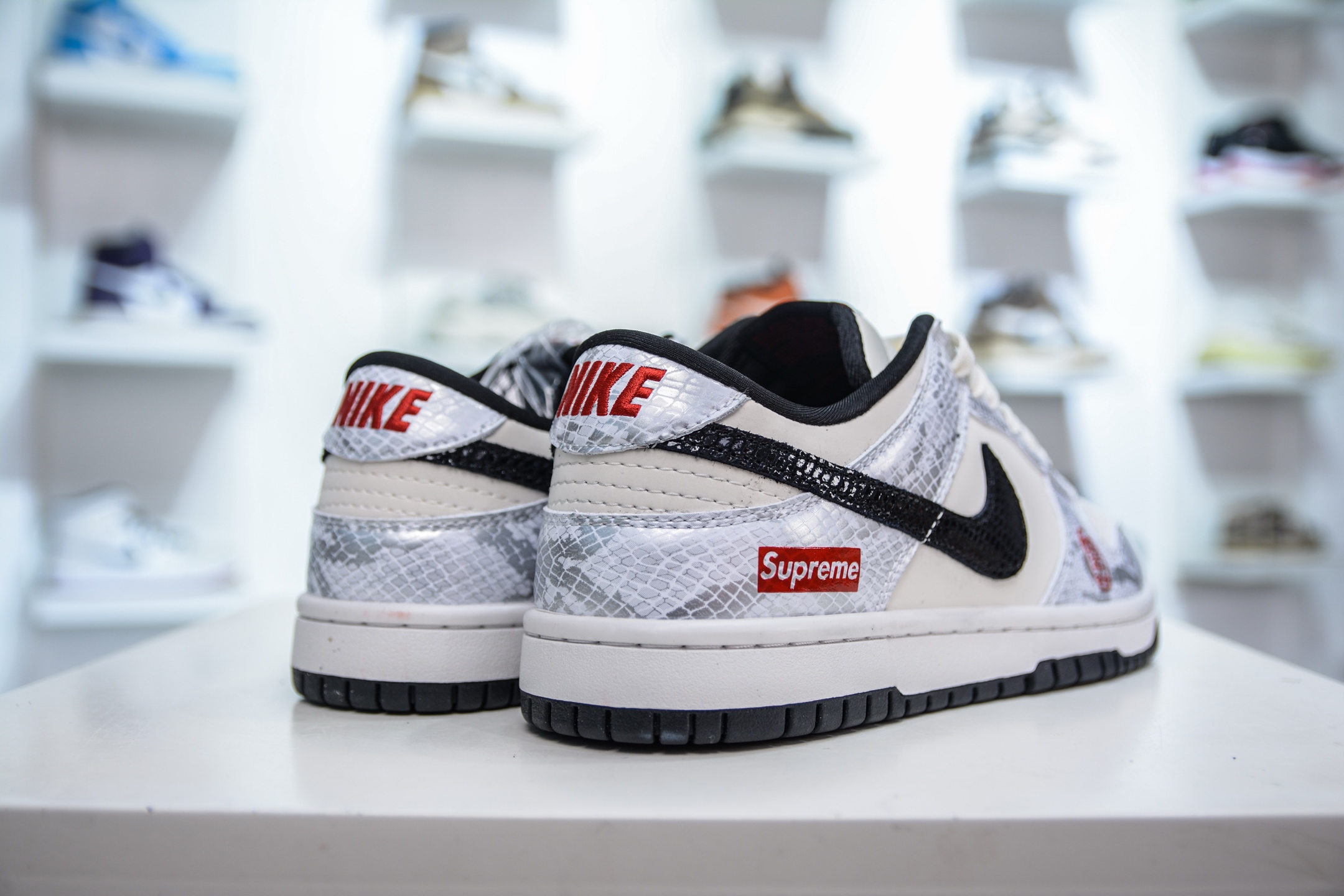 Supreme x Nike Dunk Low 蛇年限定 SUP联名-白蛇  AG3702-852