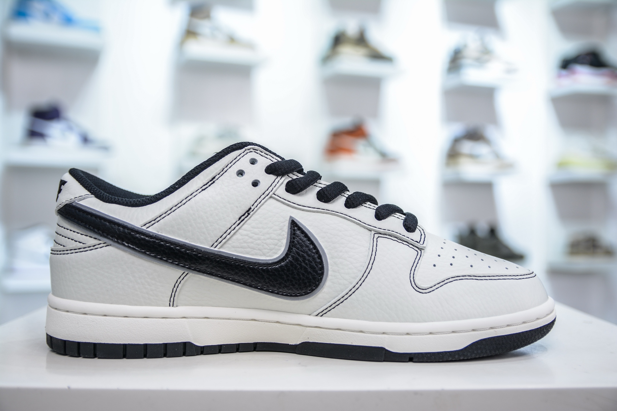 Nike SB Dunk Low x UNDEFEATED UND联名-白黑线条  UN1697-666