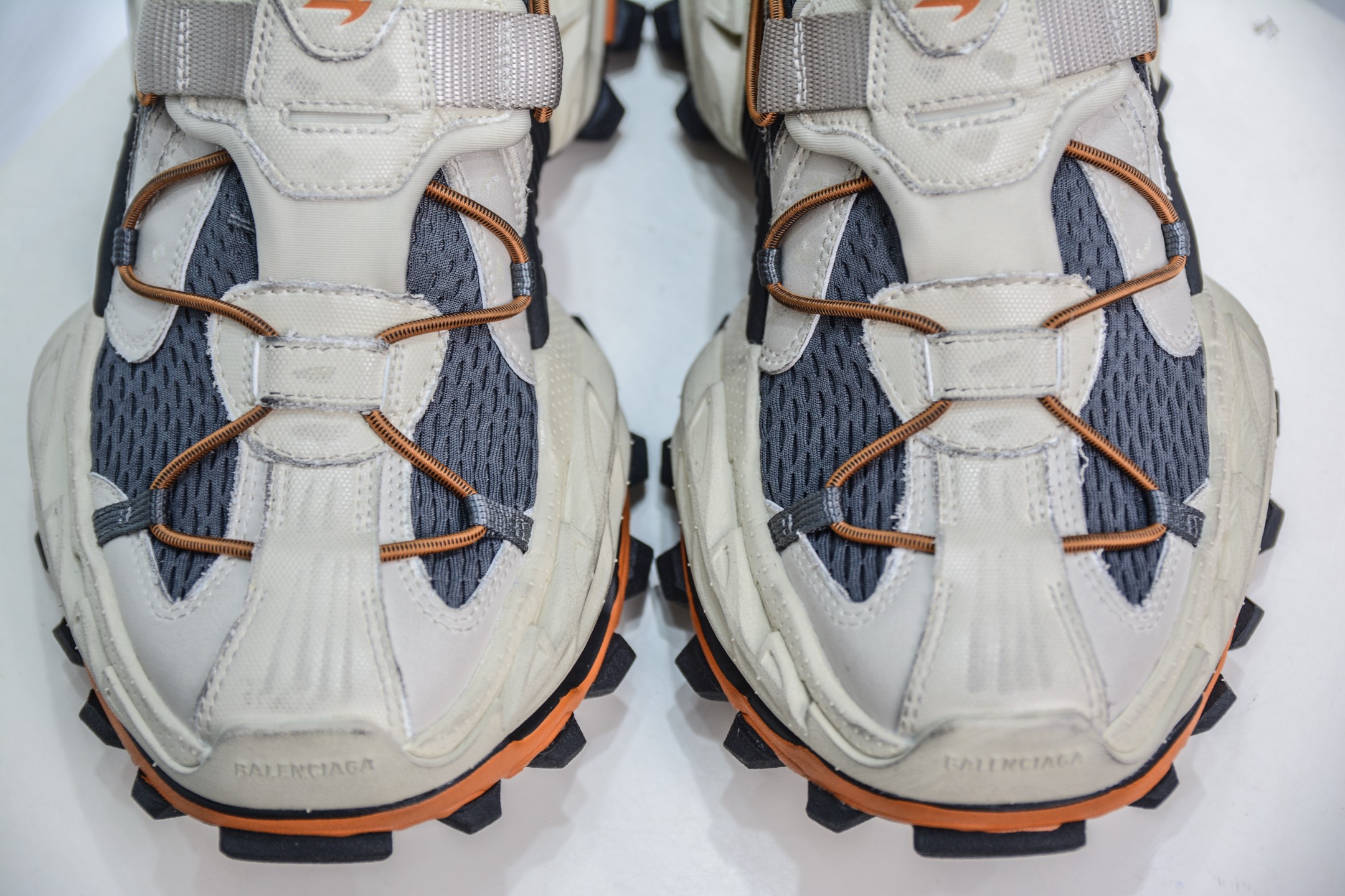 XA版本 BALENCIAGA Hike Trail Sneaker 巴黎世家徒步旅行15代系列低帮复古阔型厚底户外姥爹风潮流百搭休闲运动越野慢跑鞋 804921 WHIKE 2070
