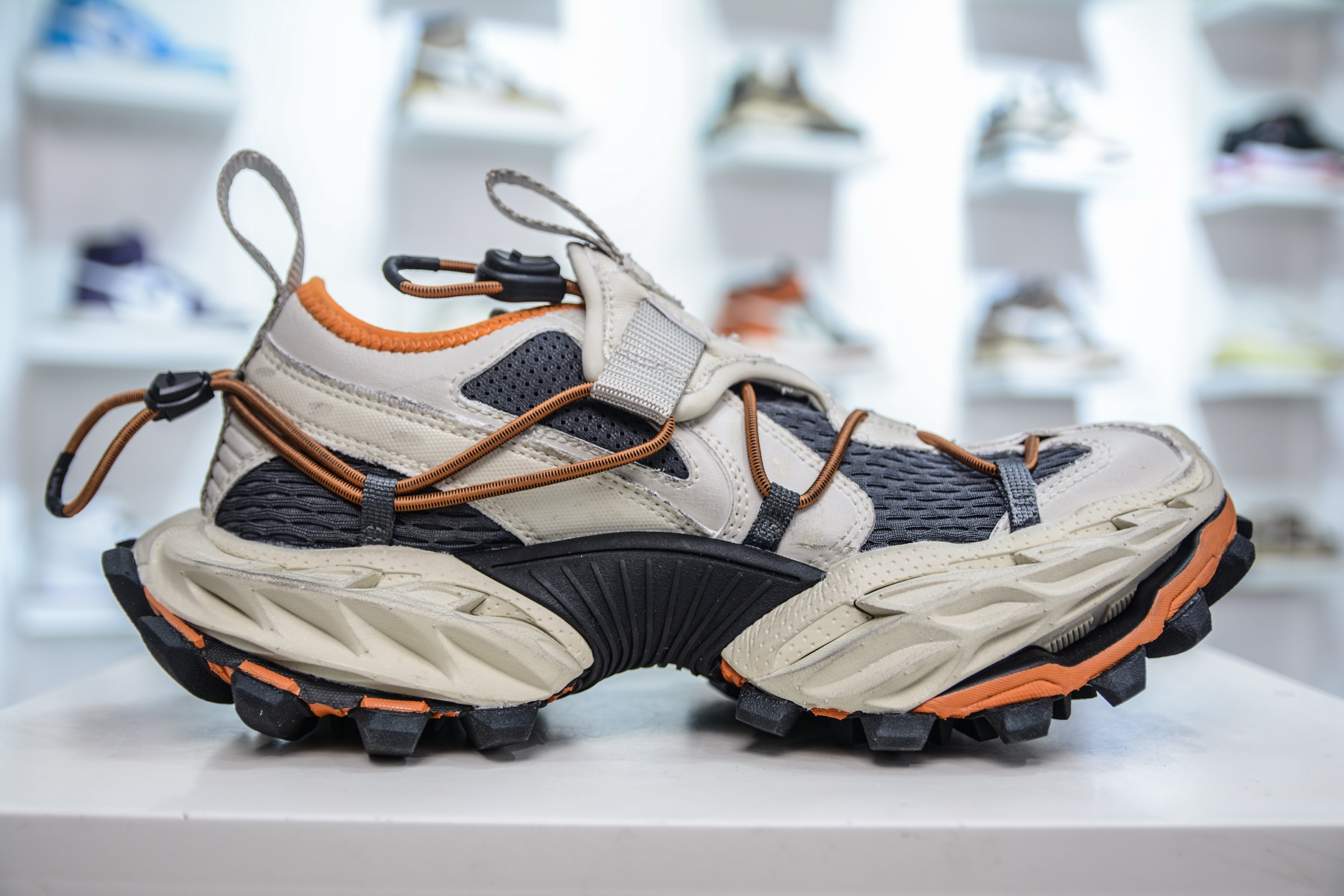 XA版本 BALENCIAGA Hike Trail Sneaker 巴黎世家徒步旅行15代系列低帮复古阔型厚底户外姥爹风潮流百搭休闲运动越野慢跑鞋 804921 WHIKE 2070