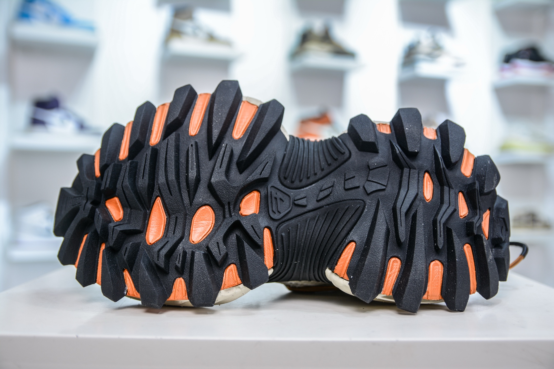XA版本 BALENCIAGA Hike Trail Sneaker 巴黎世家徒步旅行15代系列低帮复古阔型厚底户外姥爹风潮流百搭休闲运动越野慢跑鞋 804921 WHIKE 2070