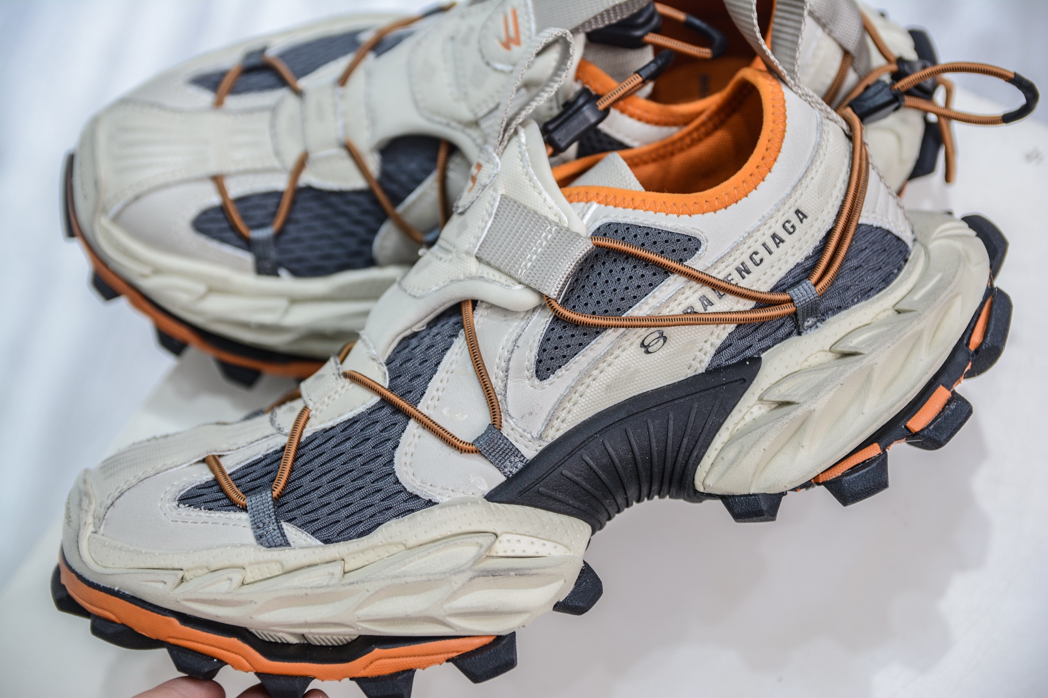 XA版本 BALENCIAGA Hike Trail Sneaker 巴黎世家徒步旅行15代系列低帮复古阔型厚底户外姥爹风潮流百搭休闲运动越野慢跑鞋 804921 WHIKE 2070