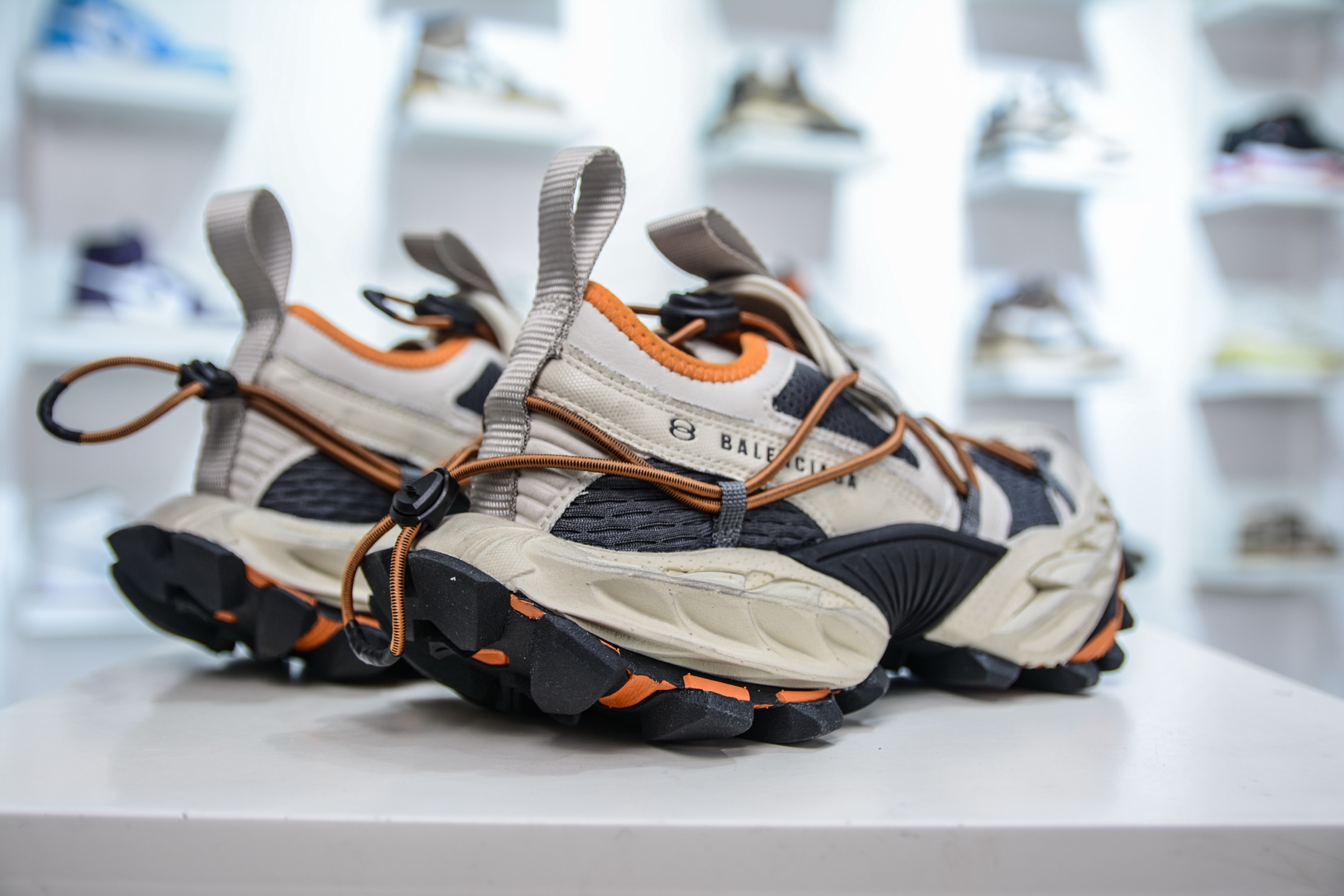 XA版本 BALENCIAGA Hike Trail Sneaker 巴黎世家徒步旅行15代系列低帮复古阔型厚底户外姥爹风潮流百搭休闲运动越野慢跑鞋 804921 WHIKE 2070