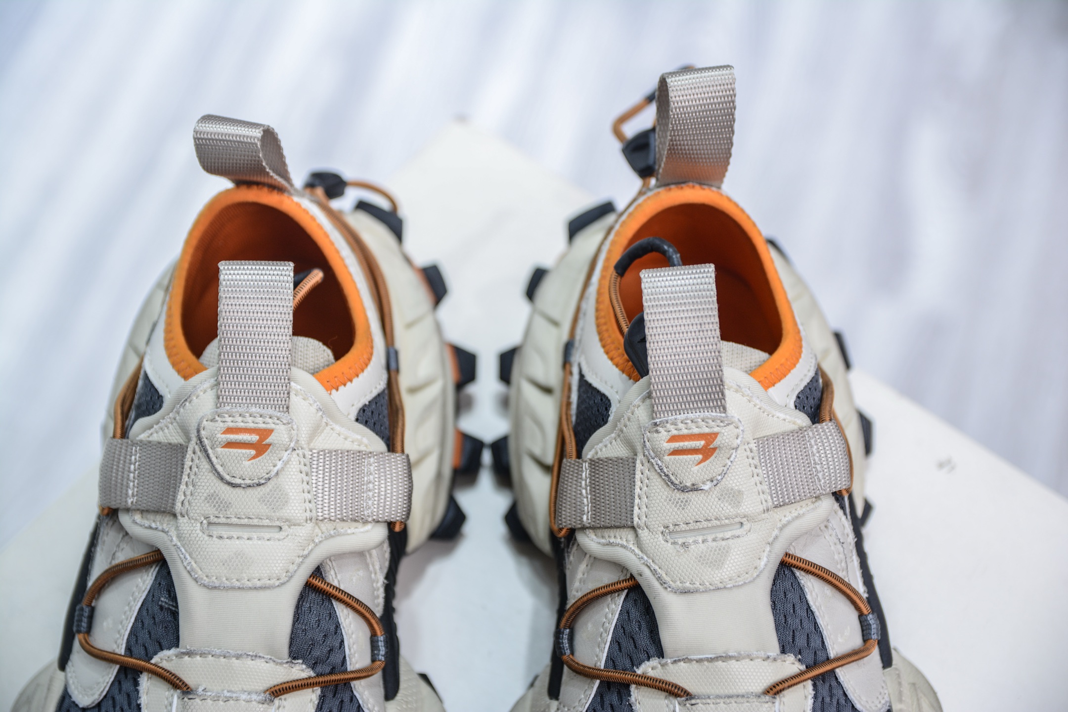 XA版本 BALENCIAGA Hike Trail Sneaker 巴黎世家徒步旅行15代系列低帮复古阔型厚底户外姥爹风潮流百搭休闲运动越野慢跑鞋 804921 WHIKE 2070