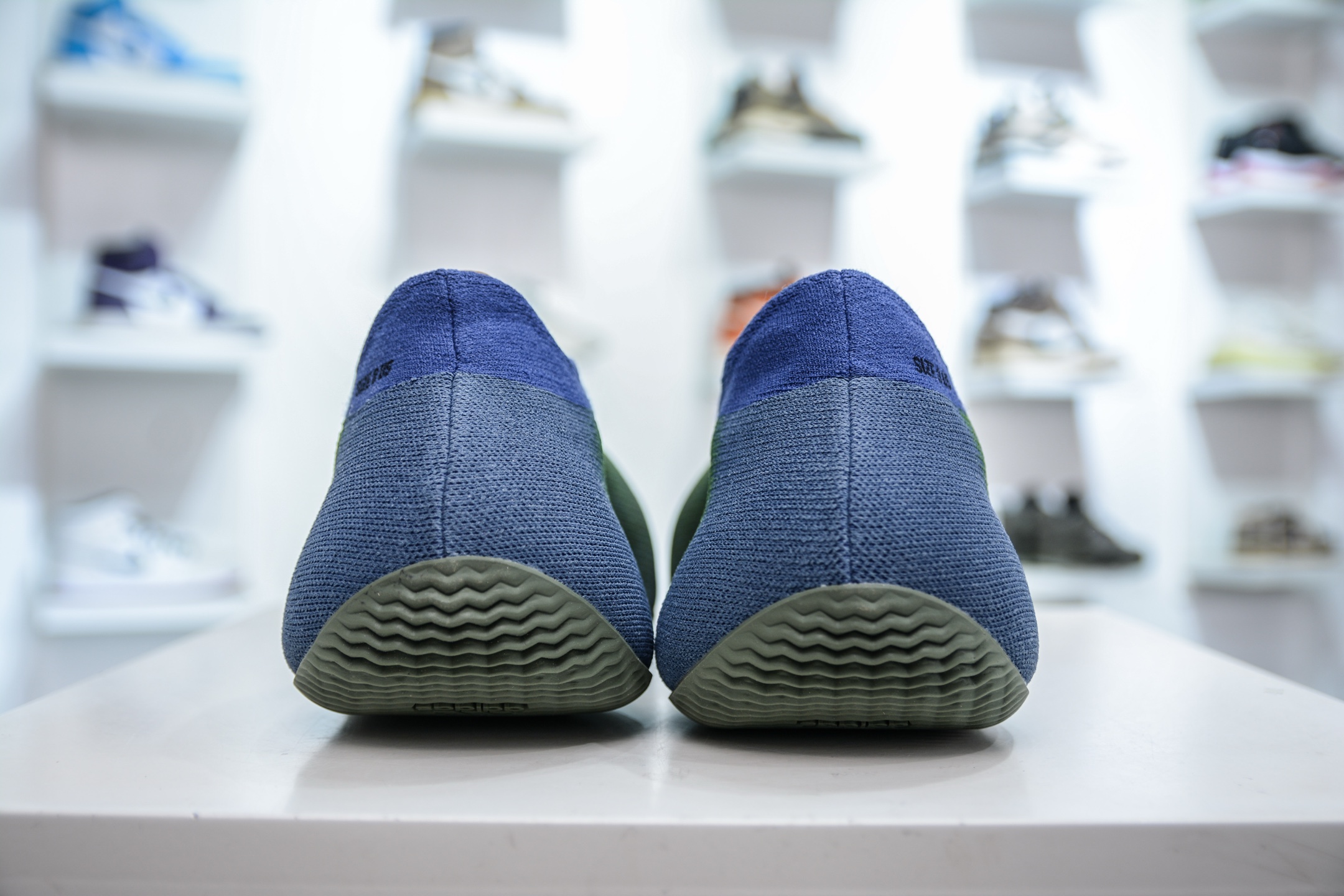 XA版本 Yeezy Knit Runer”Sulfur”功夫跑步者系列低帮袜套式轻便针织透气休闲运动慢跑鞋  FZ5907