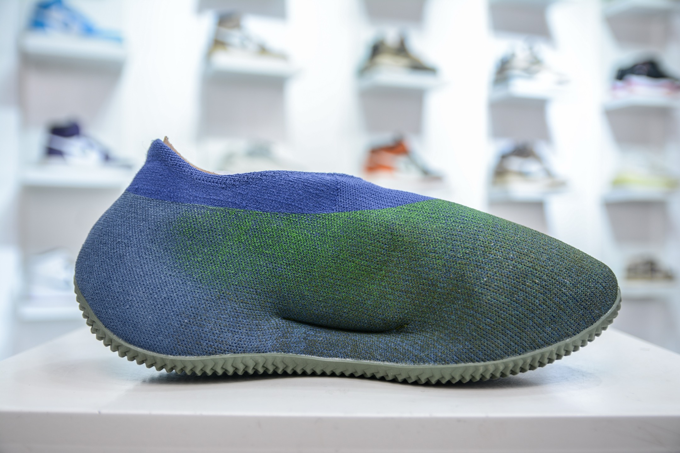 XA版本 Yeezy Knit Runer”Sulfur”功夫跑步者系列低帮袜套式轻便针织透气休闲运动慢跑鞋  FZ5907