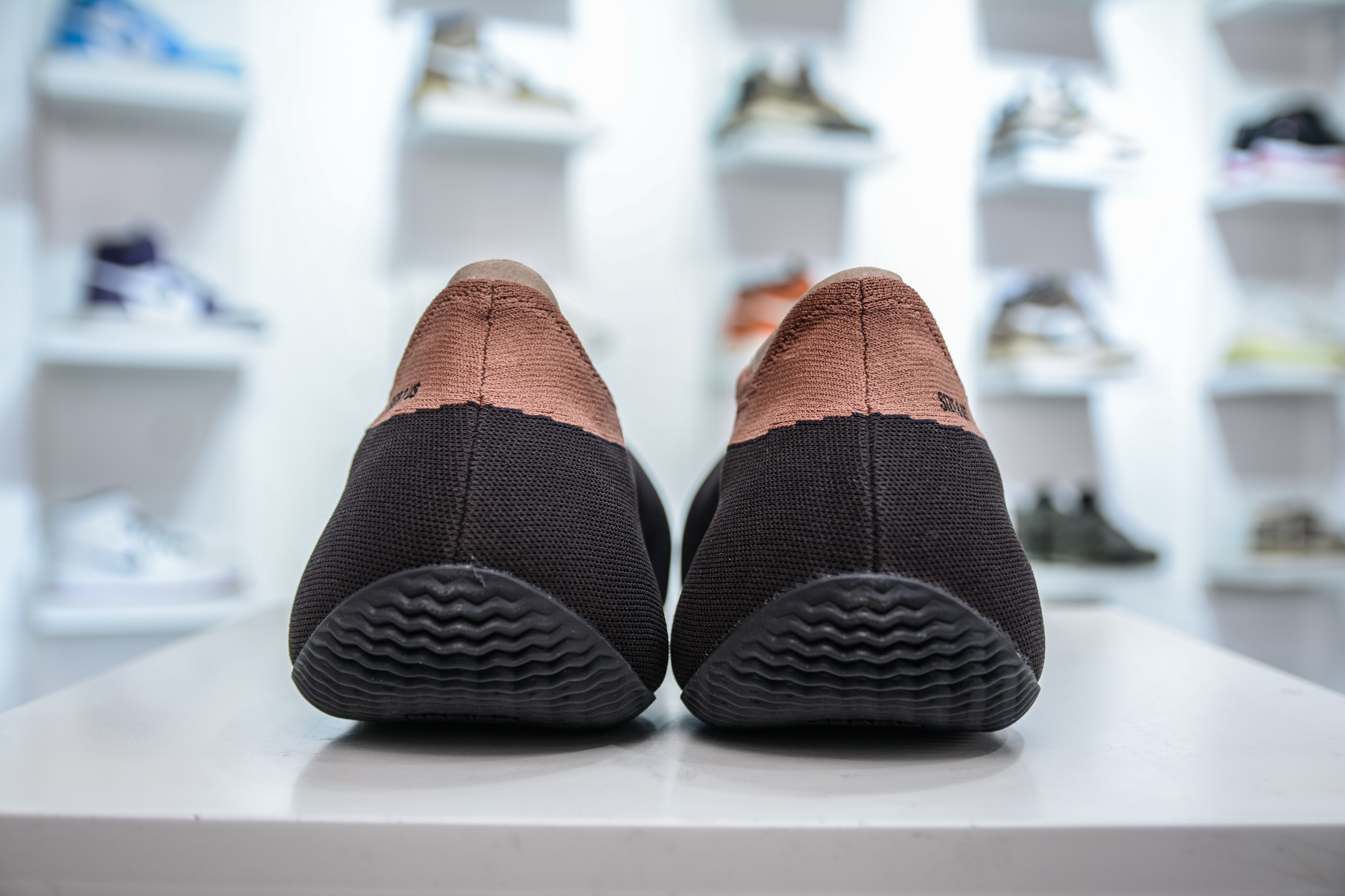 XA版本 Yeezy Knit Runer”Sulfur”功夫跑步者系列低帮袜套式轻便针织透气休闲运动慢跑鞋 GY1759
