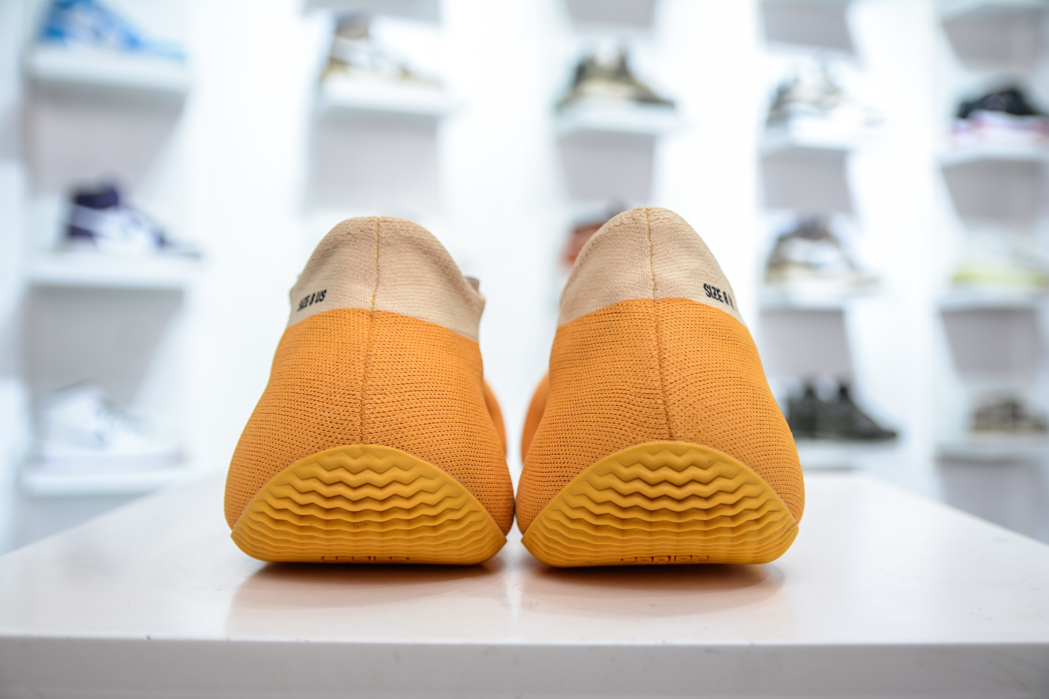 XA版本 Yeezy Knit Runer”Sulfur”功夫跑步者系列低帮袜套式轻便针织透气休闲运动慢跑鞋  GW5353
