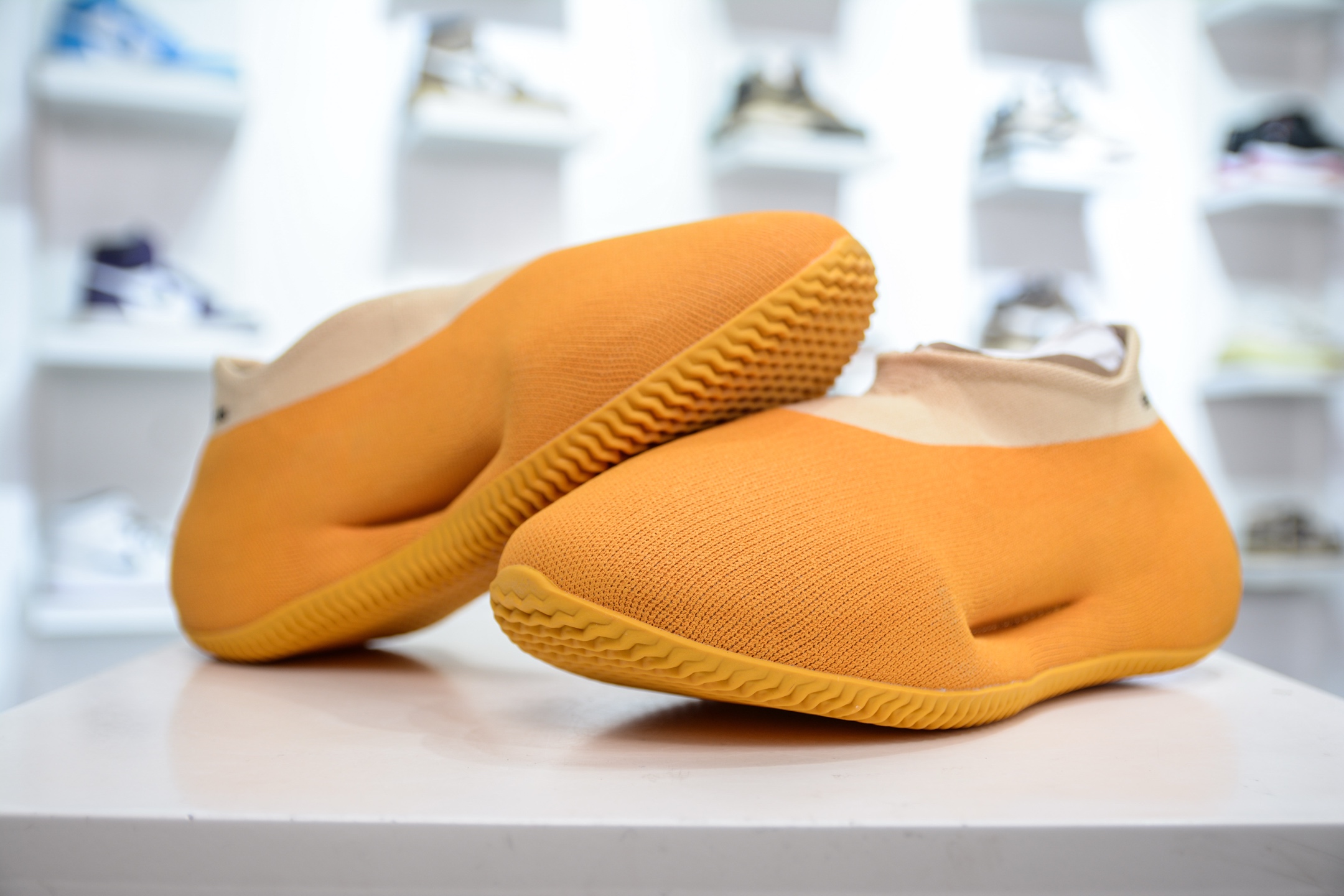 XA版本 Yeezy Knit Runer”Sulfur”功夫跑步者系列低帮袜套式轻便针织透气休闲运动慢跑鞋  GW5353