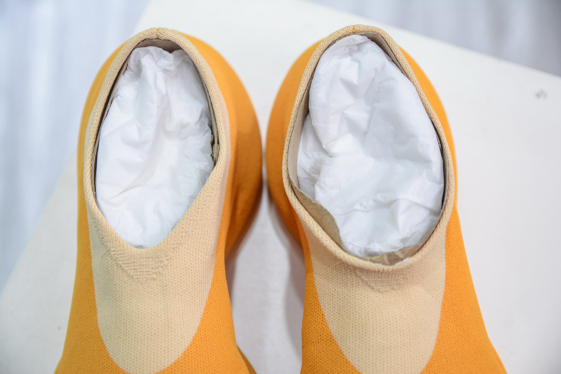 XA版本 Yeezy Knit Runer”Sulfur”功夫跑步者系列低帮袜套式轻便针织透气休闲运动慢跑鞋  GW5353