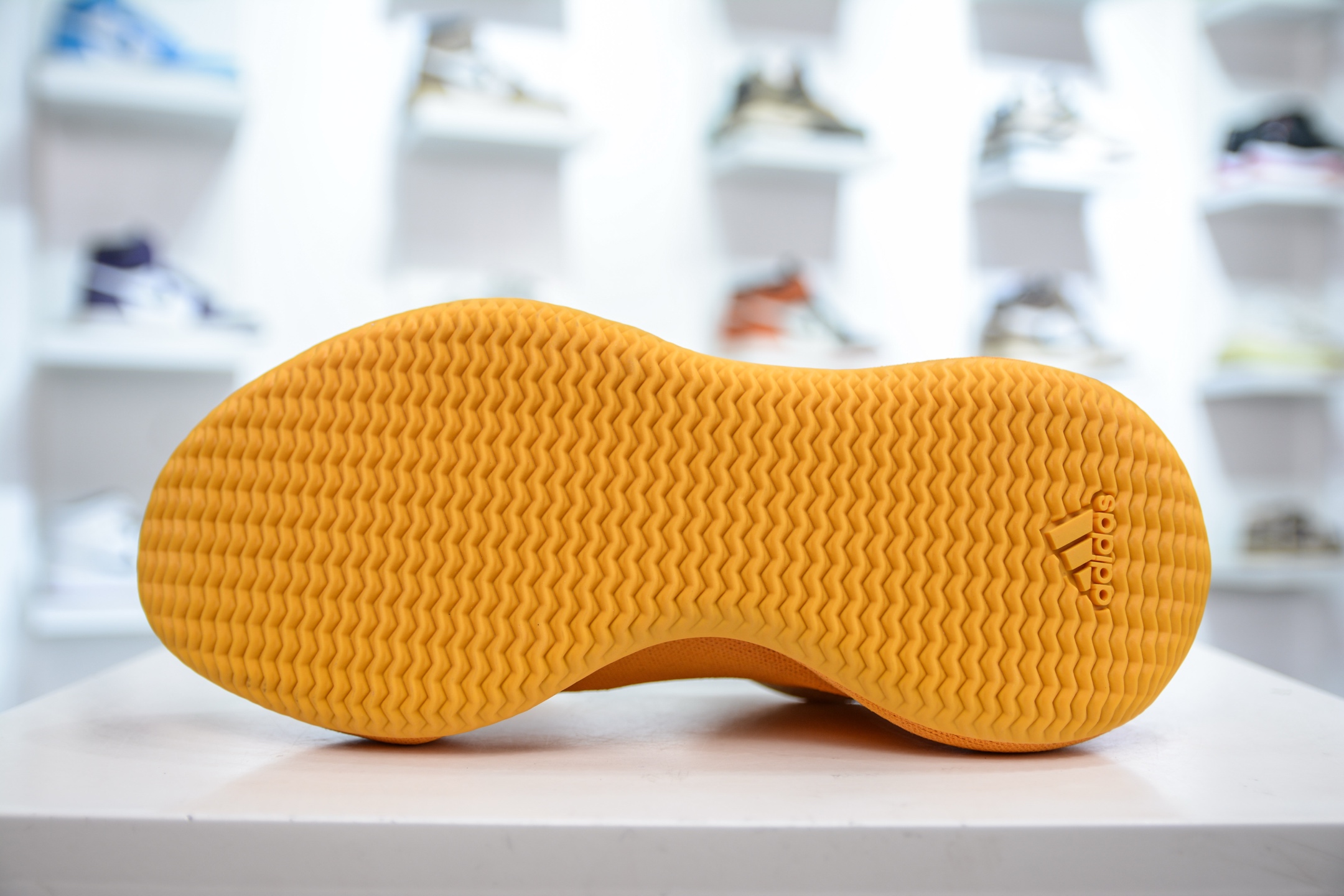 XA版本 Yeezy Knit Runer”Sulfur”功夫跑步者系列低帮袜套式轻便针织透气休闲运动慢跑鞋  GW5353