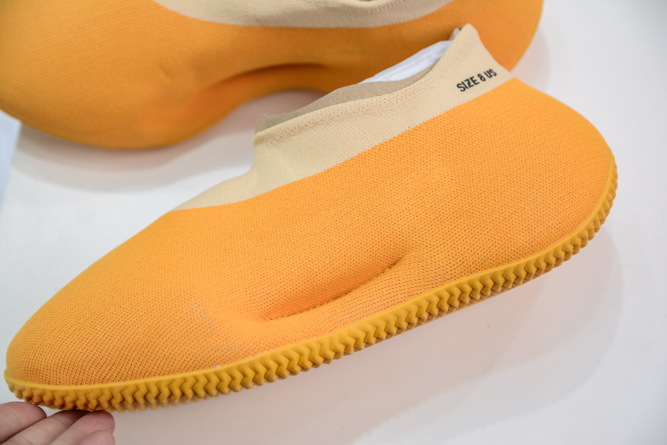 XA版本 Yeezy Knit Runer”Sulfur”功夫跑步者系列低帮袜套式轻便针织透气休闲运动慢跑鞋  GW5353
