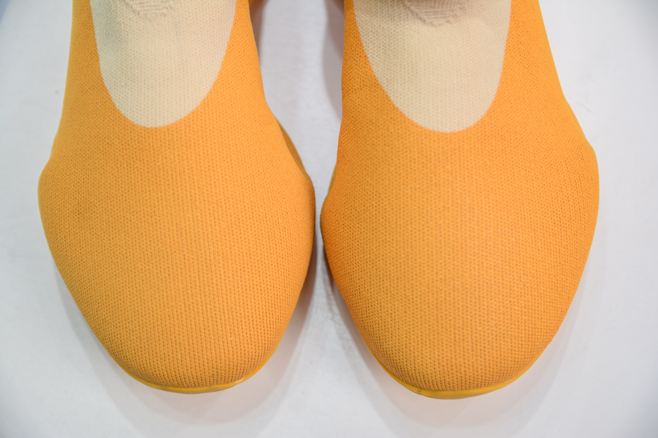 XA版本 Yeezy Knit Runer”Sulfur”功夫跑步者系列低帮袜套式轻便针织透气休闲运动慢跑鞋  GW5353