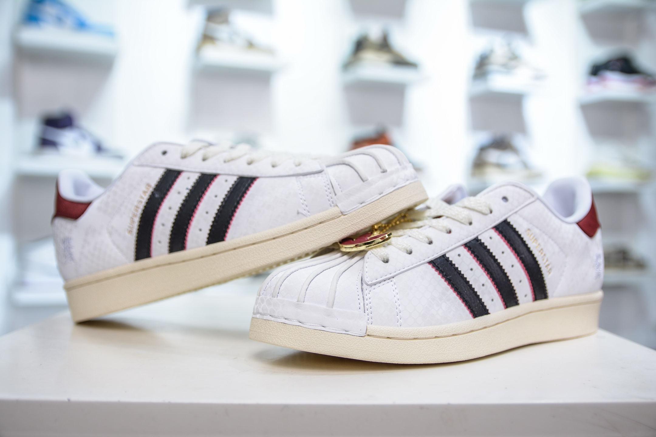 AD Originals Superstar 经典复古贝壳头板鞋 JR8036