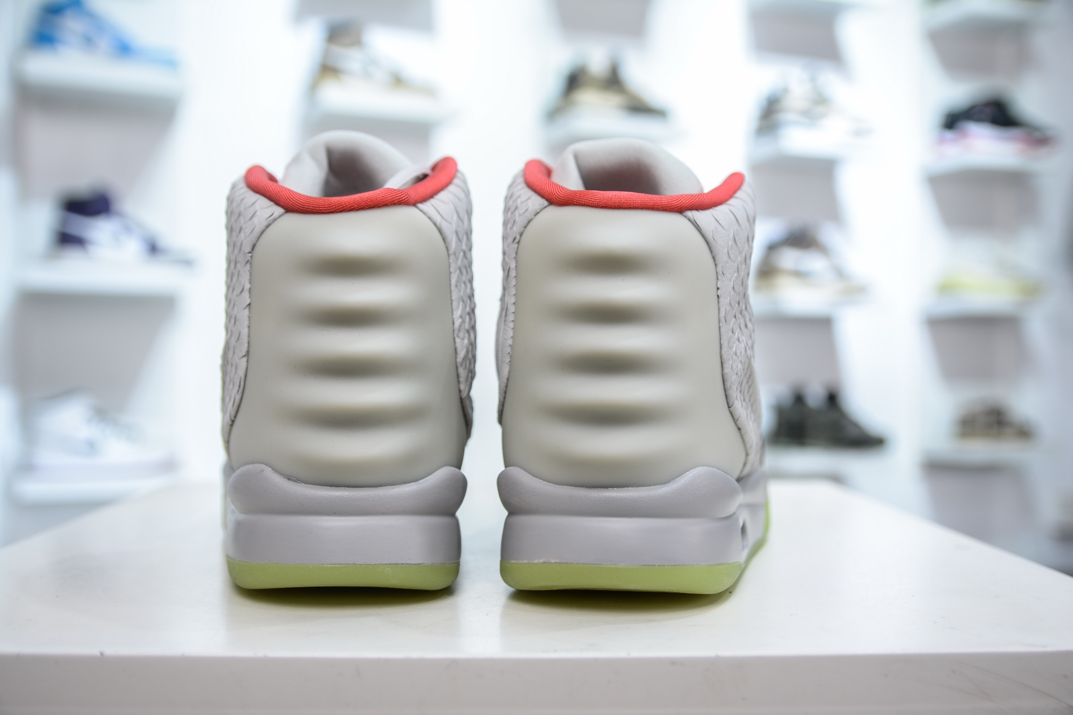 FK版 重磅复刻 Kanye West x Nike Air Yeezy II NRG”Black/Solar Red”椰子二代中帮文化气垫休闲运动篮球鞋 白椰子 508214-010