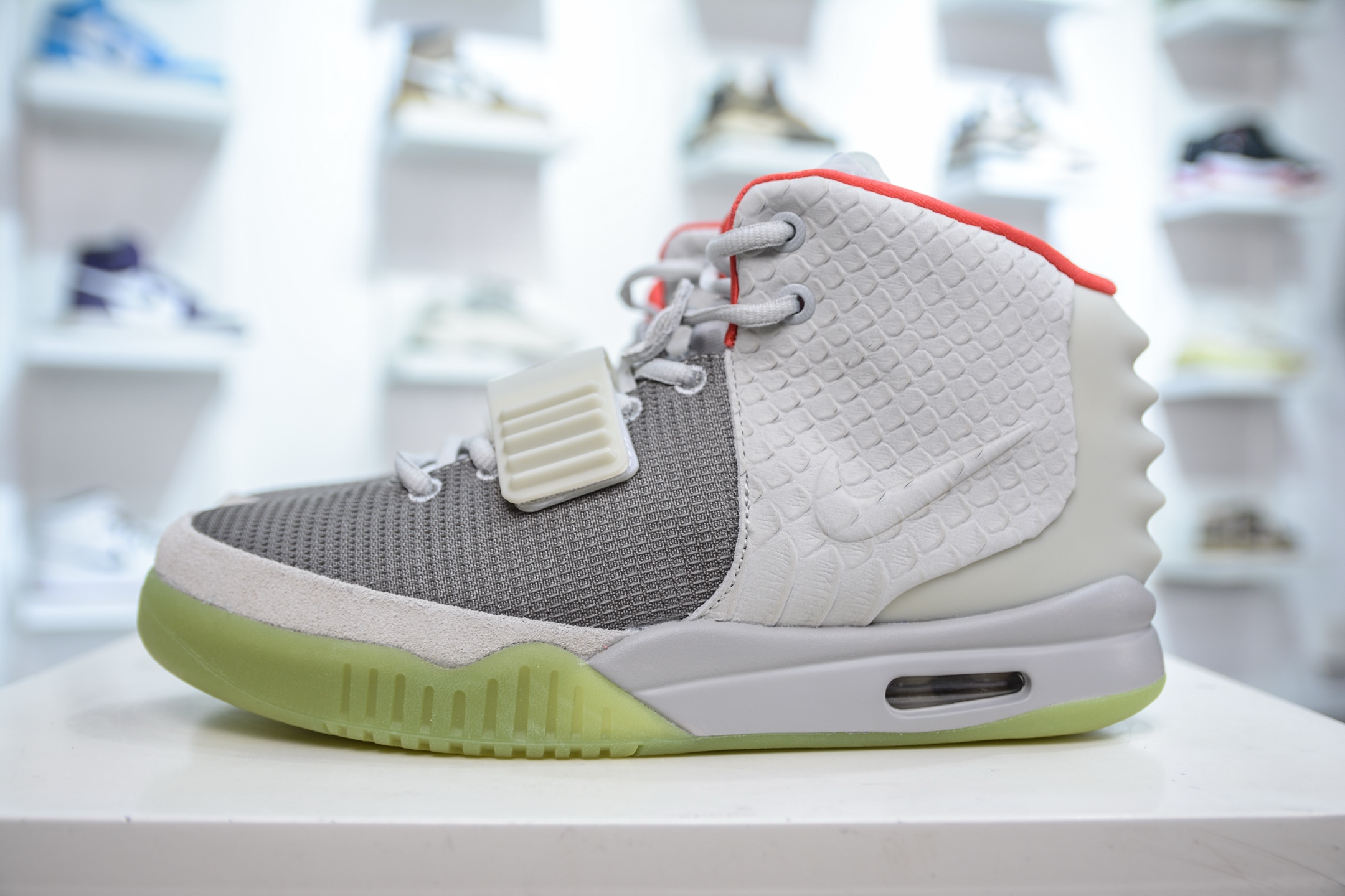 FK版 重磅复刻 Kanye West x Nike Air Yeezy II NRG”Black/Solar Red”椰子二代中帮文化气垫休闲运动篮球鞋 白椰子 508214-010