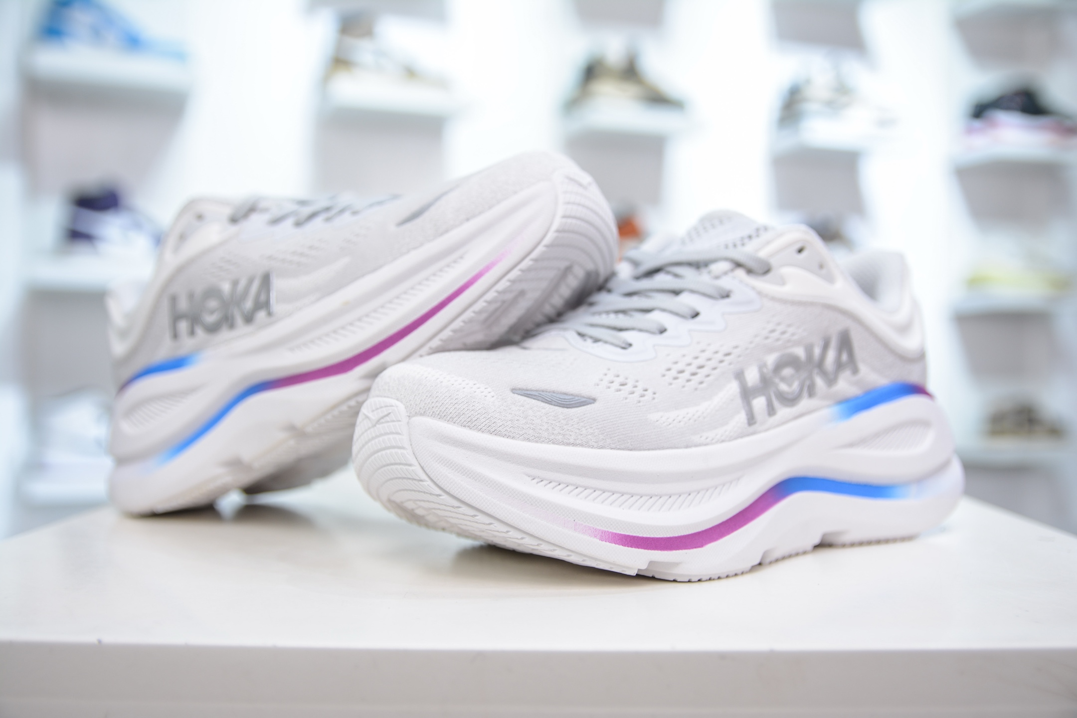 200   HOKA One One Clifton 9 Low  1162012/CYWH