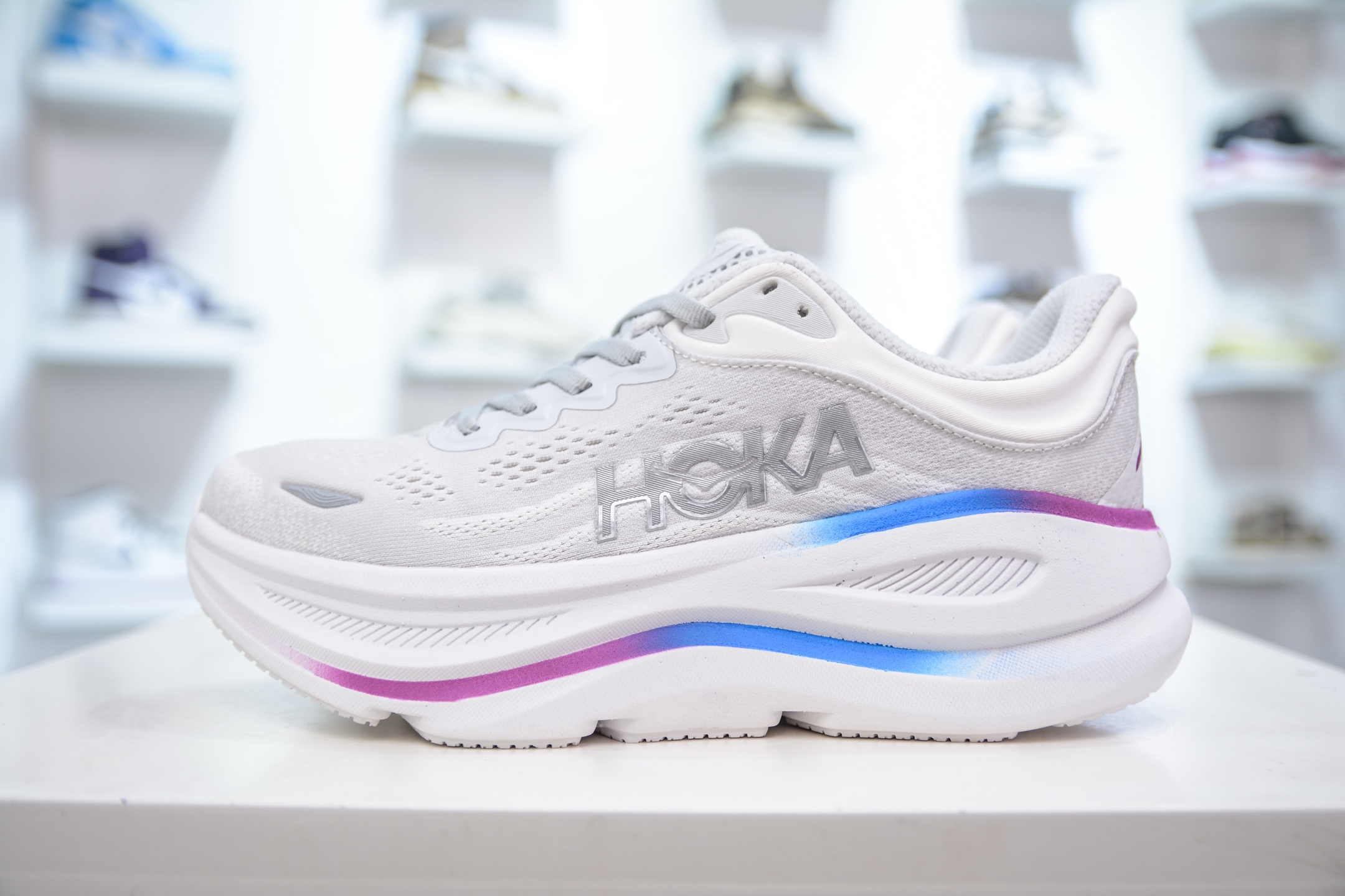 200   HOKA One One Clifton 9 Low  1162012/CYWH
