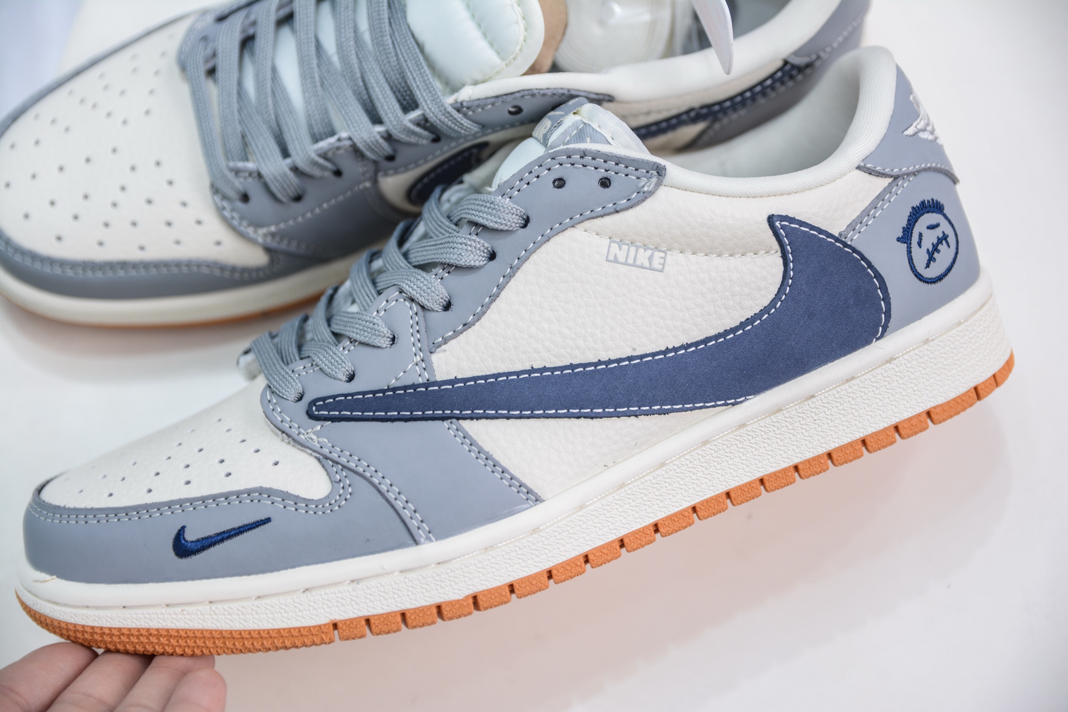 270  Travis Scott x Air Jordan 1 Low 鬼脸米灰蓝生胶   LD2025-005