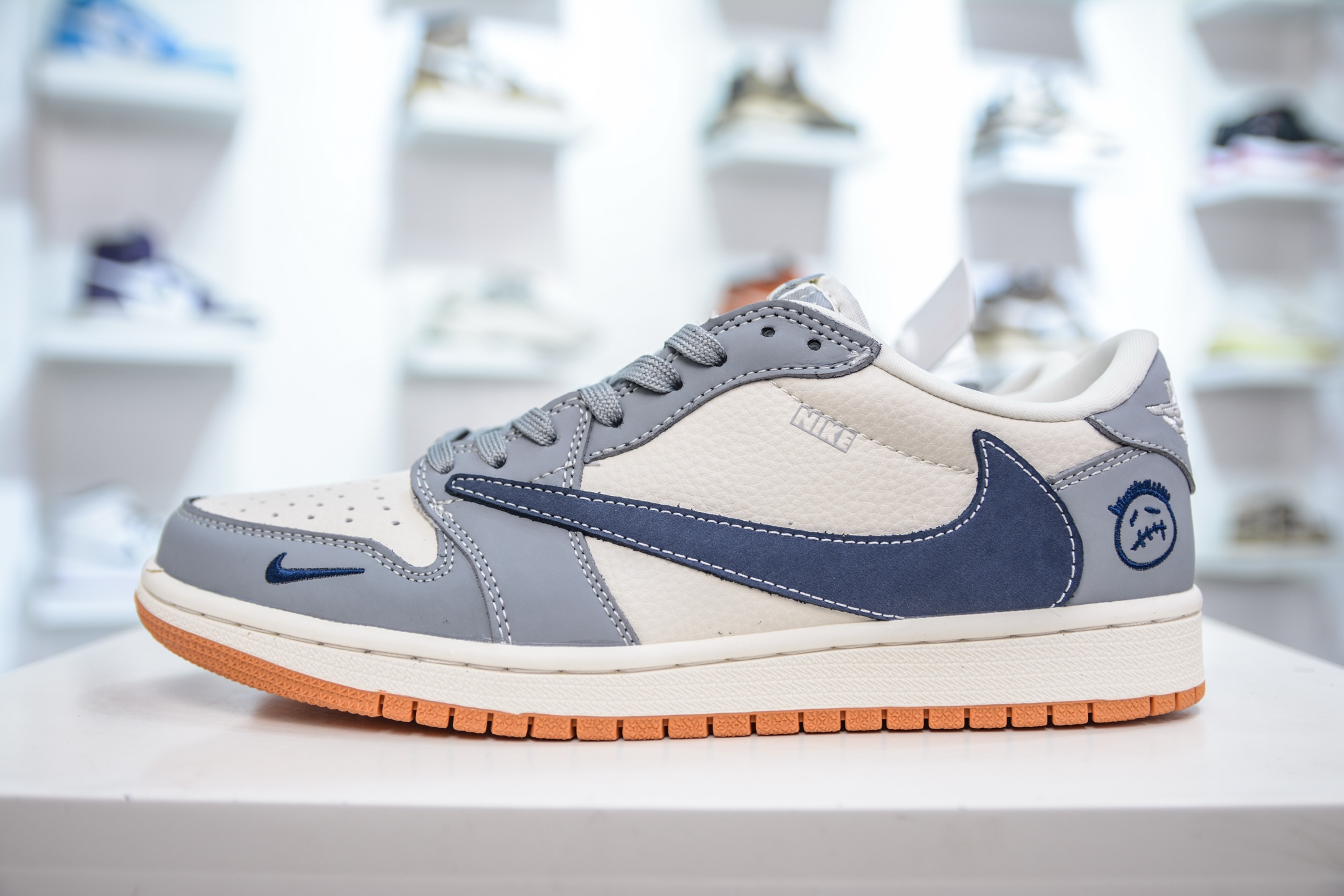 270  Travis Scott x Air Jordan 1 Low 鬼脸米灰蓝生胶   LD2025-005