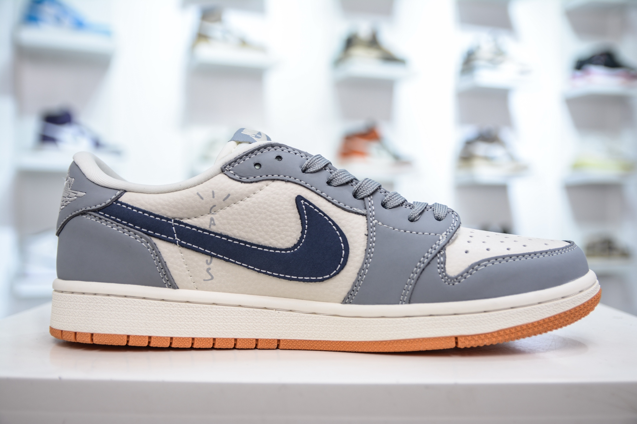 270  Travis Scott x Air Jordan 1 Low 鬼脸米灰蓝生胶   LD2025-005