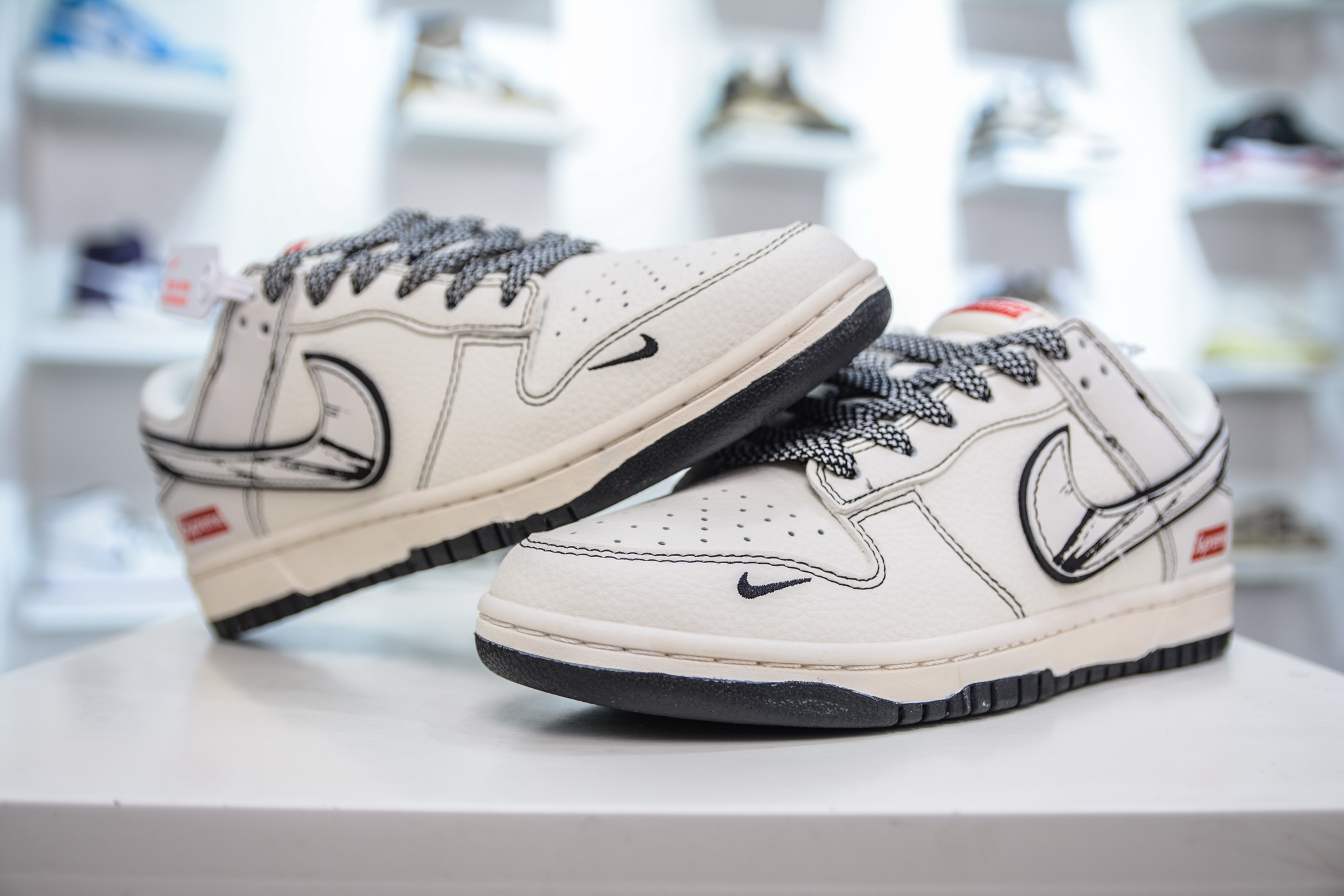 280  Nike SB Dunk Low x Supreme SUP联名-白黑涂鸦黑线  JJ2508-560