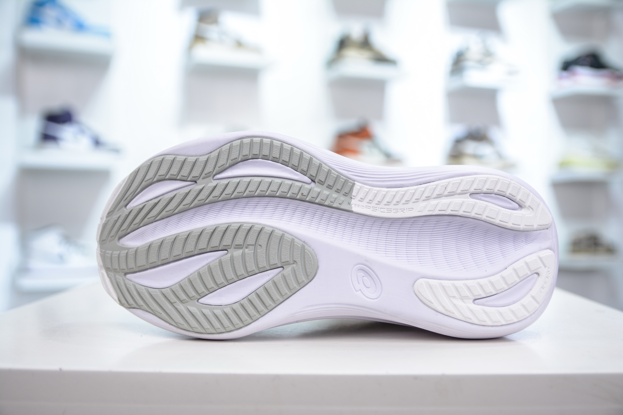 190  Asics Gel-Nimbus 27 亚瑟士专业跑鞋  1012B753-100