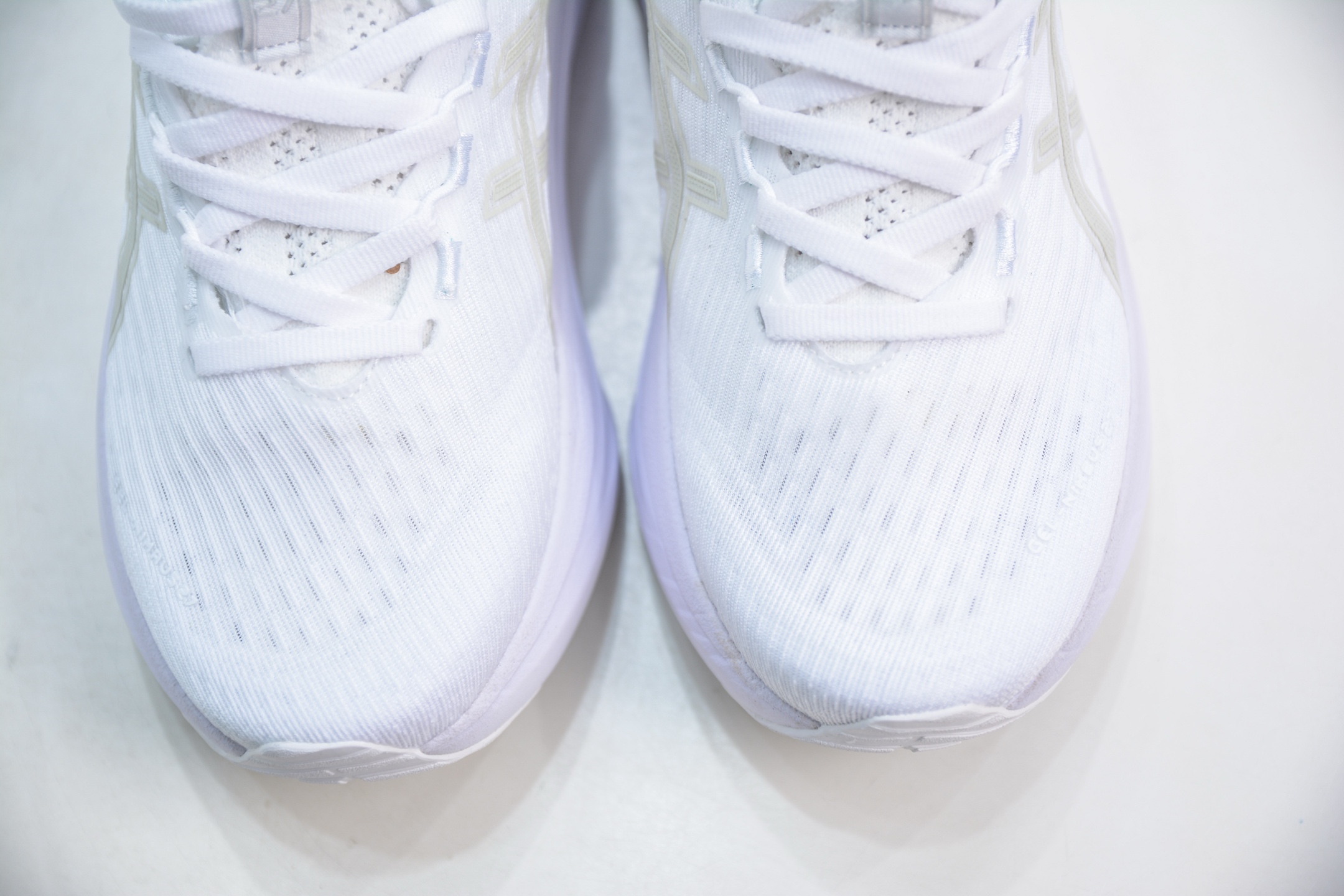 190  Asics Gel-Nimbus 27 亚瑟士专业跑鞋  1012B753-100