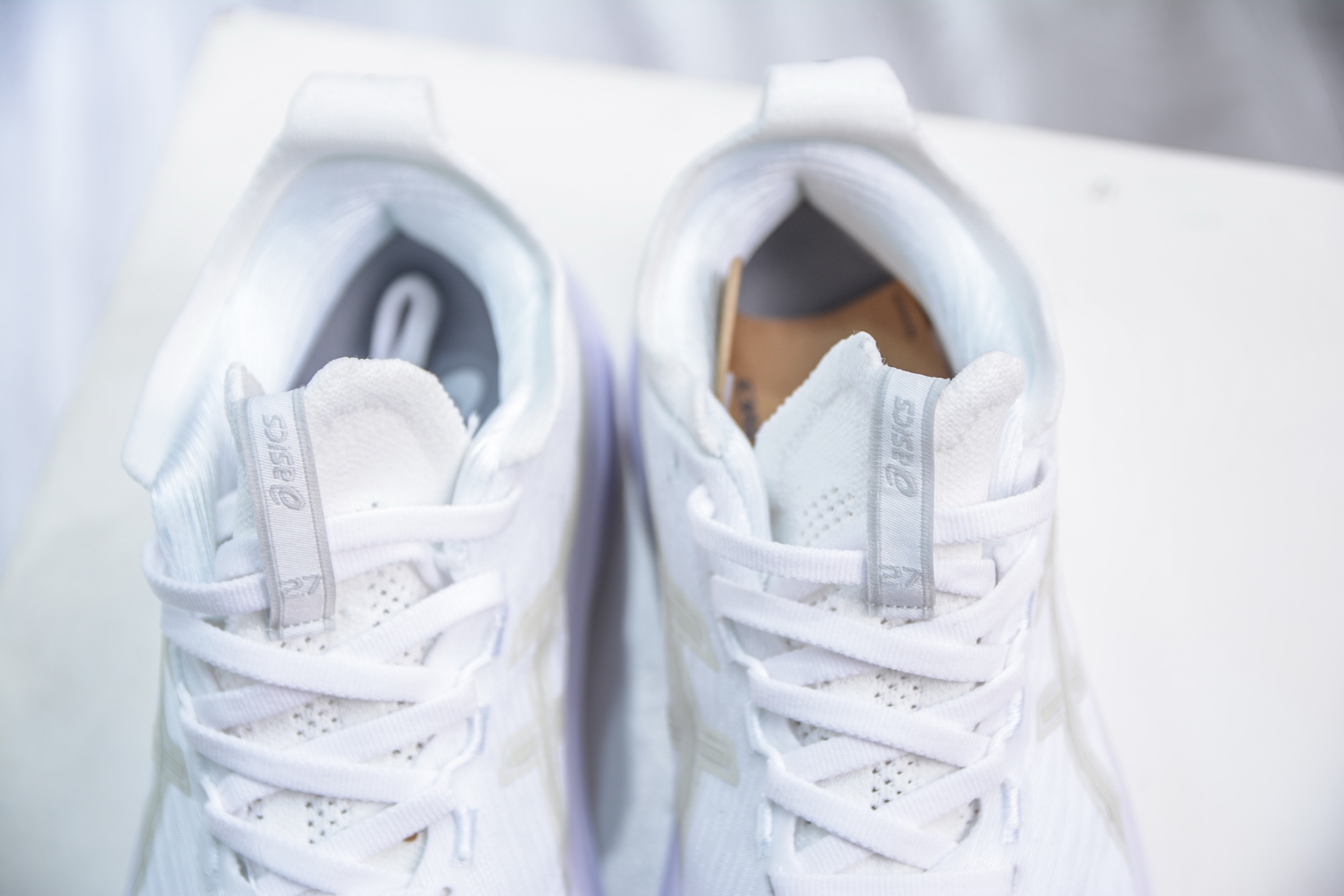 190  Asics Gel-Nimbus 27 亚瑟士专业跑鞋  1012B753-100