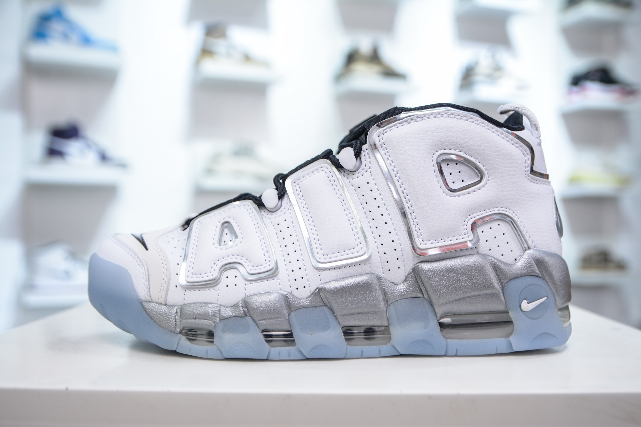  
纯原 NK Air More Uptempo ’96 OG 皮蓬大AIR 以流行于街头的涂鸦文化为设