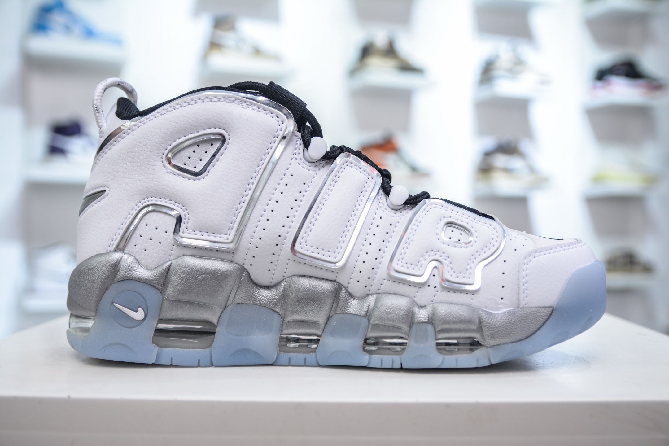  
纯原 NK Air More Uptempo ’96 OG 皮蓬大AIR 以流行于街头的涂鸦文化为设