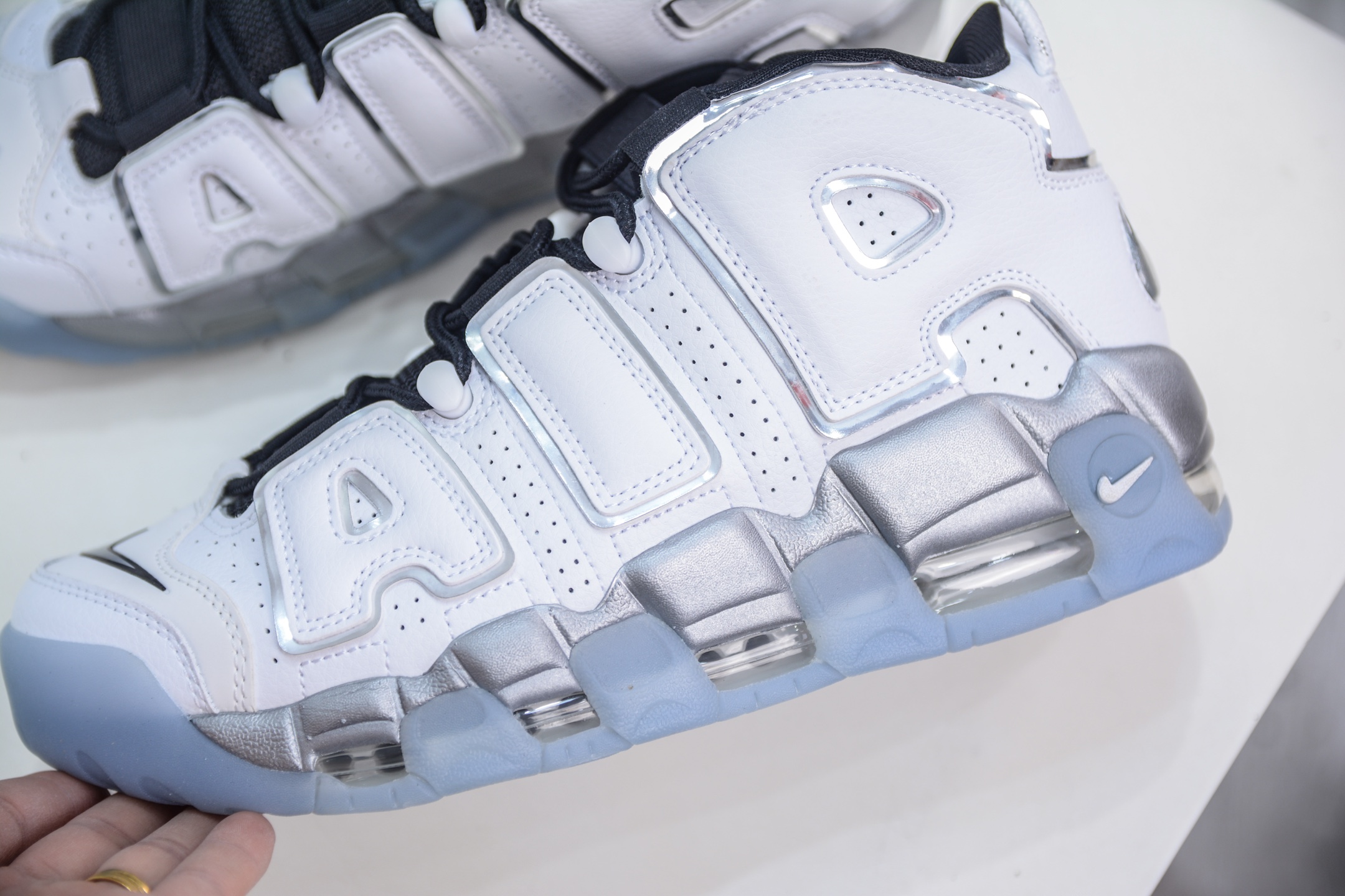  
纯原 NK Air More Uptempo ’96 OG 皮蓬大AIR 以流行于街头的涂鸦文化为设