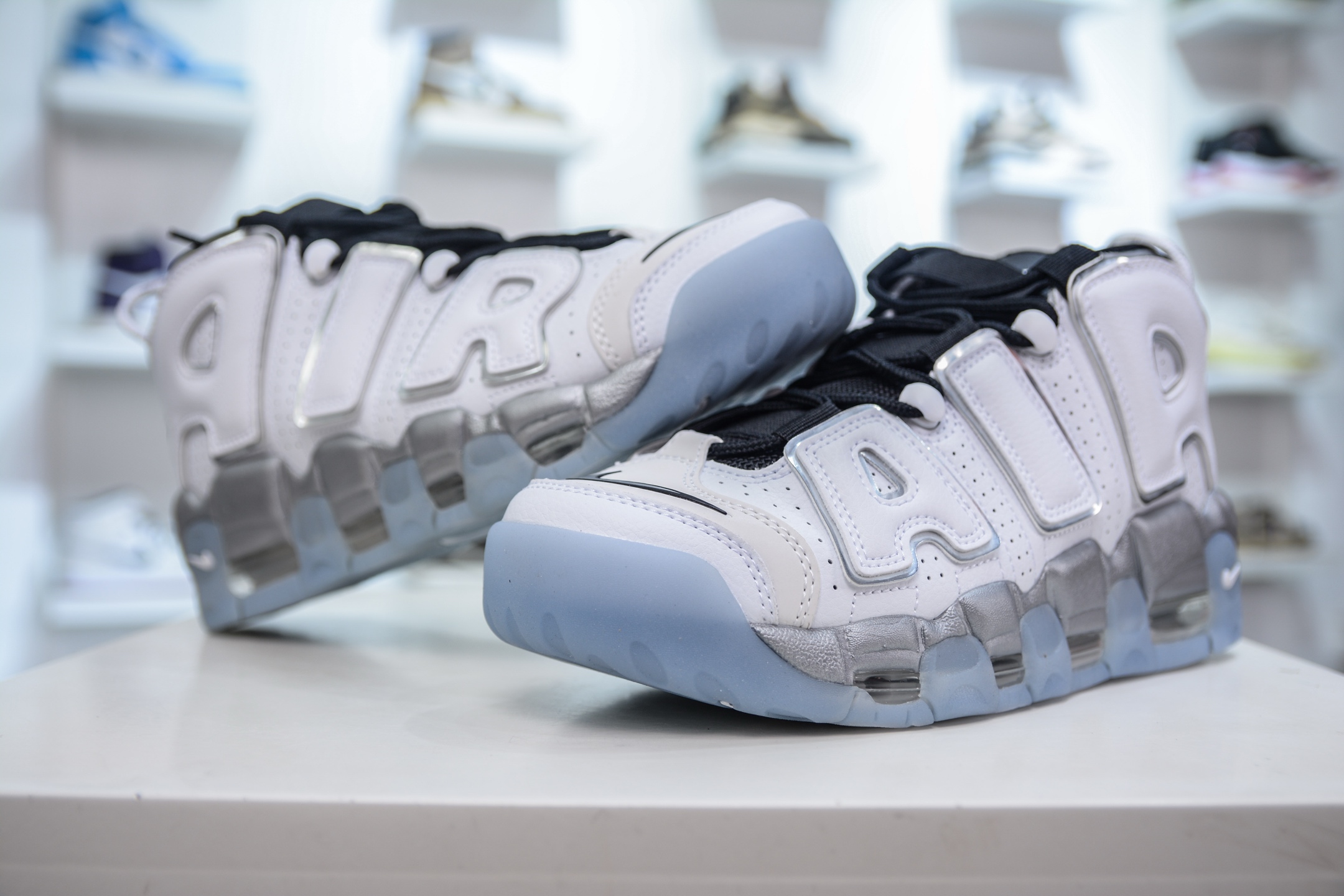  
纯原 NK Air More Uptempo ’96 OG 皮蓬大AIR 以流行于街头的涂鸦文化为设
