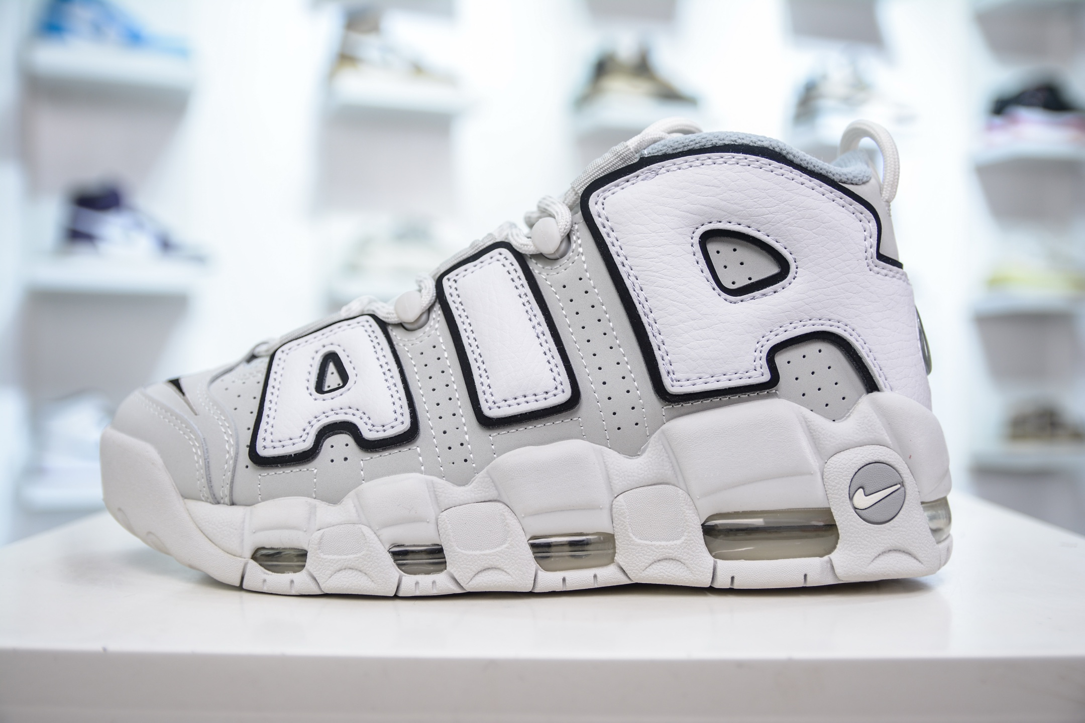  
纯原 NK Air More Uptempo ’96 OG 皮蓬大AIR 以流行于街头的涂鸦文化为设