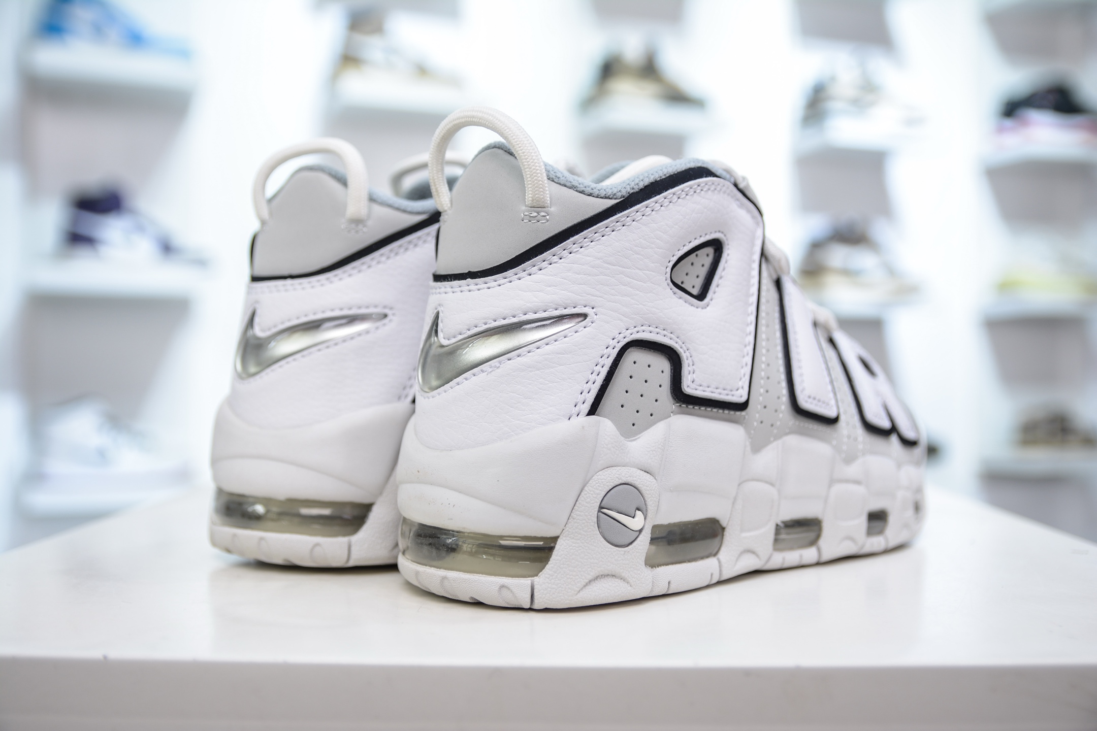  
纯原 NK Air More Uptempo ’96 OG 皮蓬大AIR 以流行于街头的涂鸦文化为设