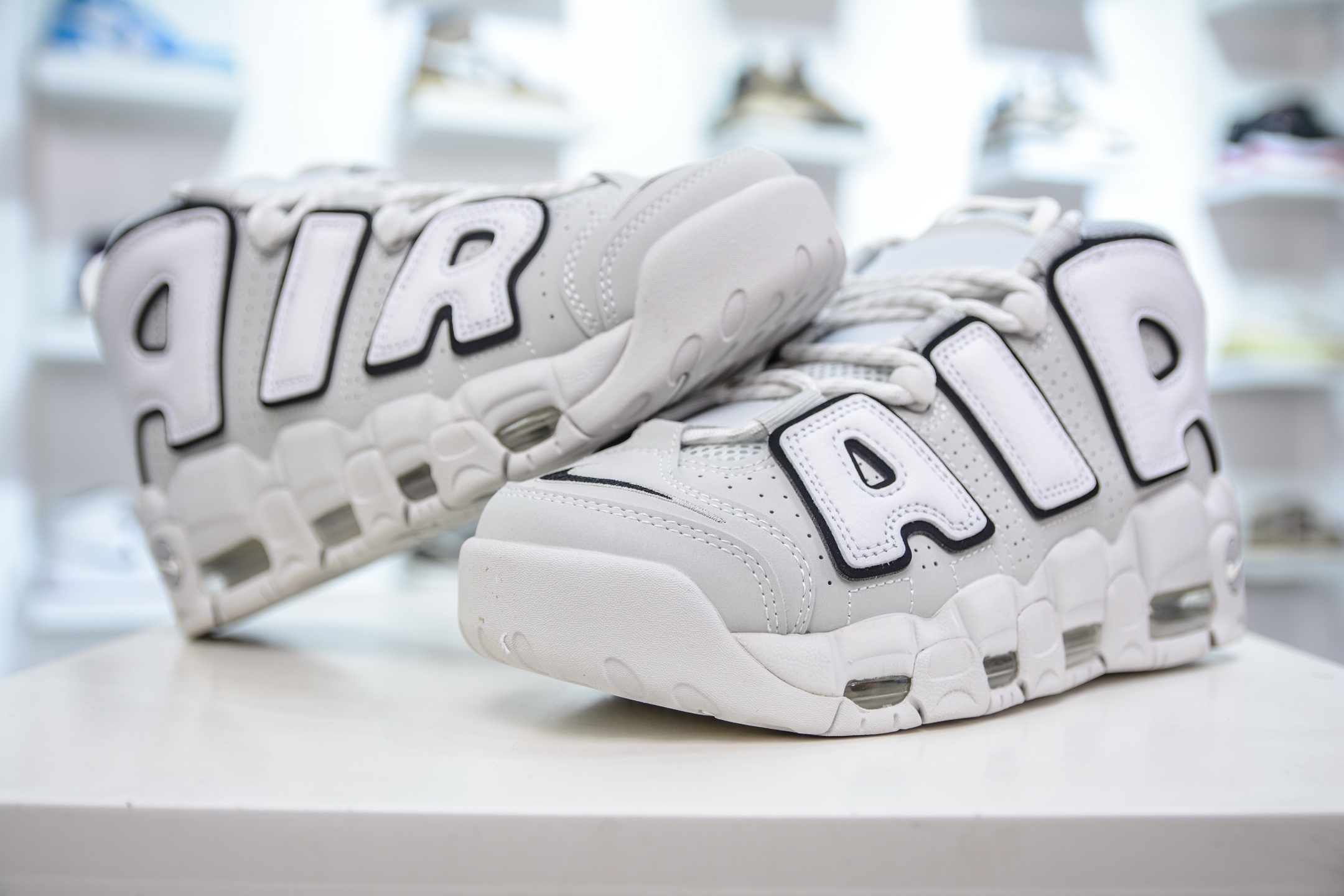  
纯原 NK Air More Uptempo ’96 OG 皮蓬大AIR 以流行于街头的涂鸦文化为设