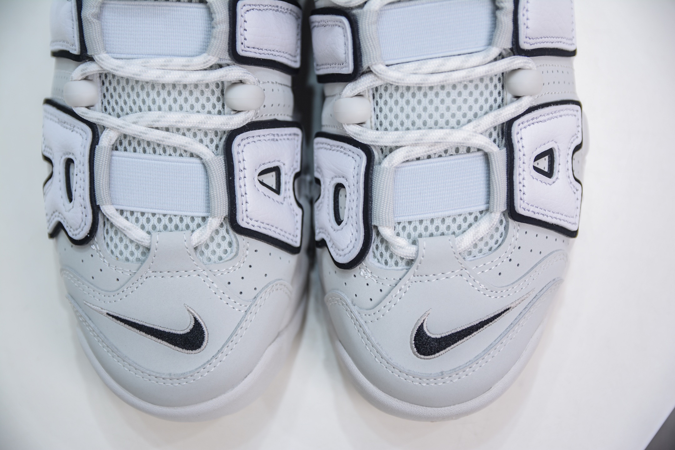  
纯原 NK Air More Uptempo ’96 OG 皮蓬大AIR 以流行于街头的涂鸦文化为设