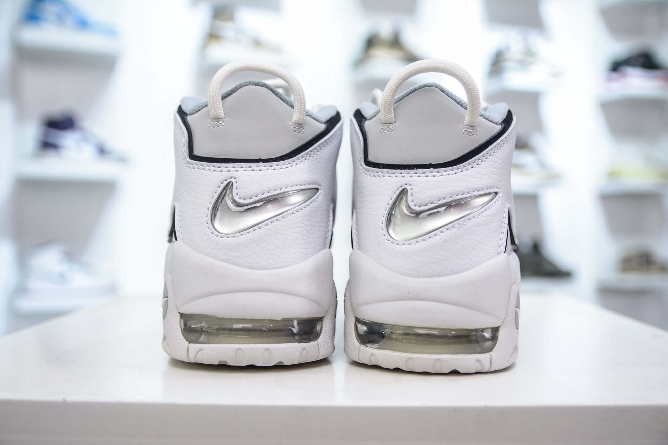  
纯原 NK Air More Uptempo ’96 OG 皮蓬大AIR 以流行于街头的涂鸦文化为设