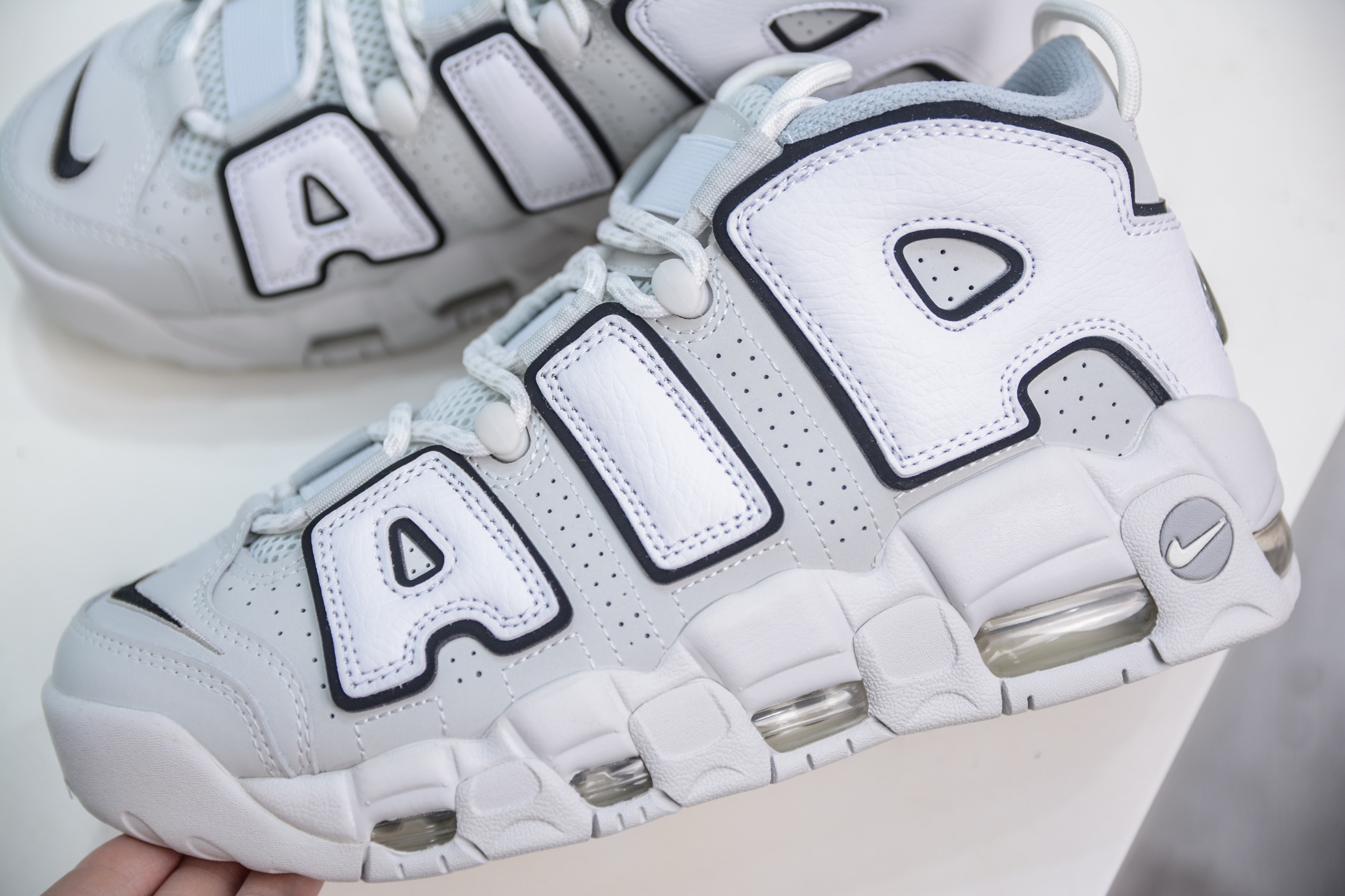  
纯原 NK Air More Uptempo ’96 OG 皮蓬大AIR 以流行于街头的涂鸦文化为设